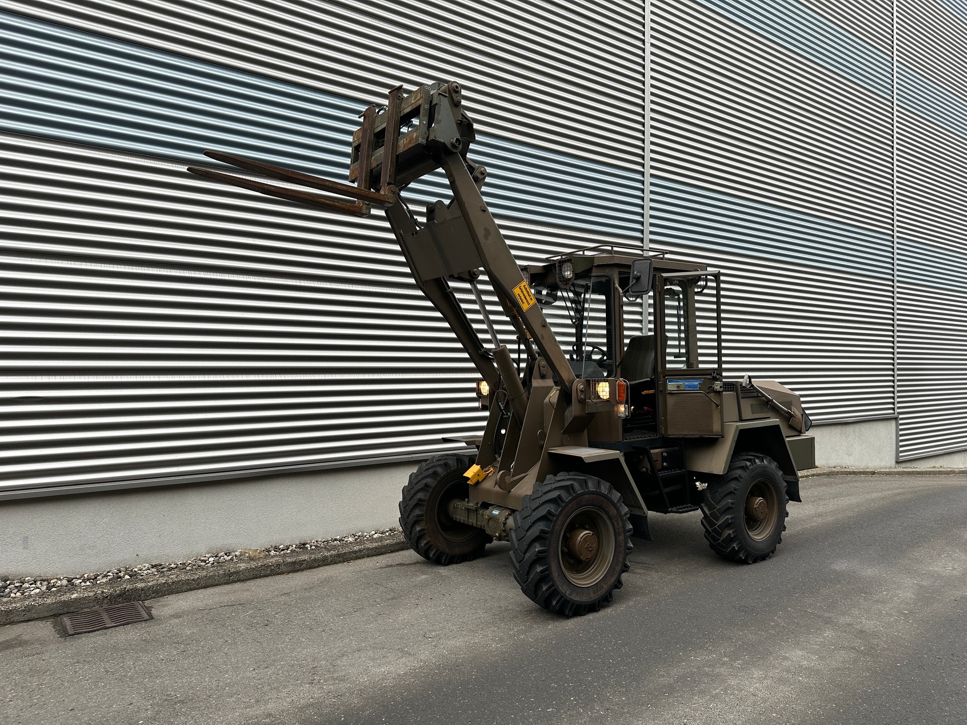 MERCEDES-BENZ LIEBHERR L 508-showroom-element-3
