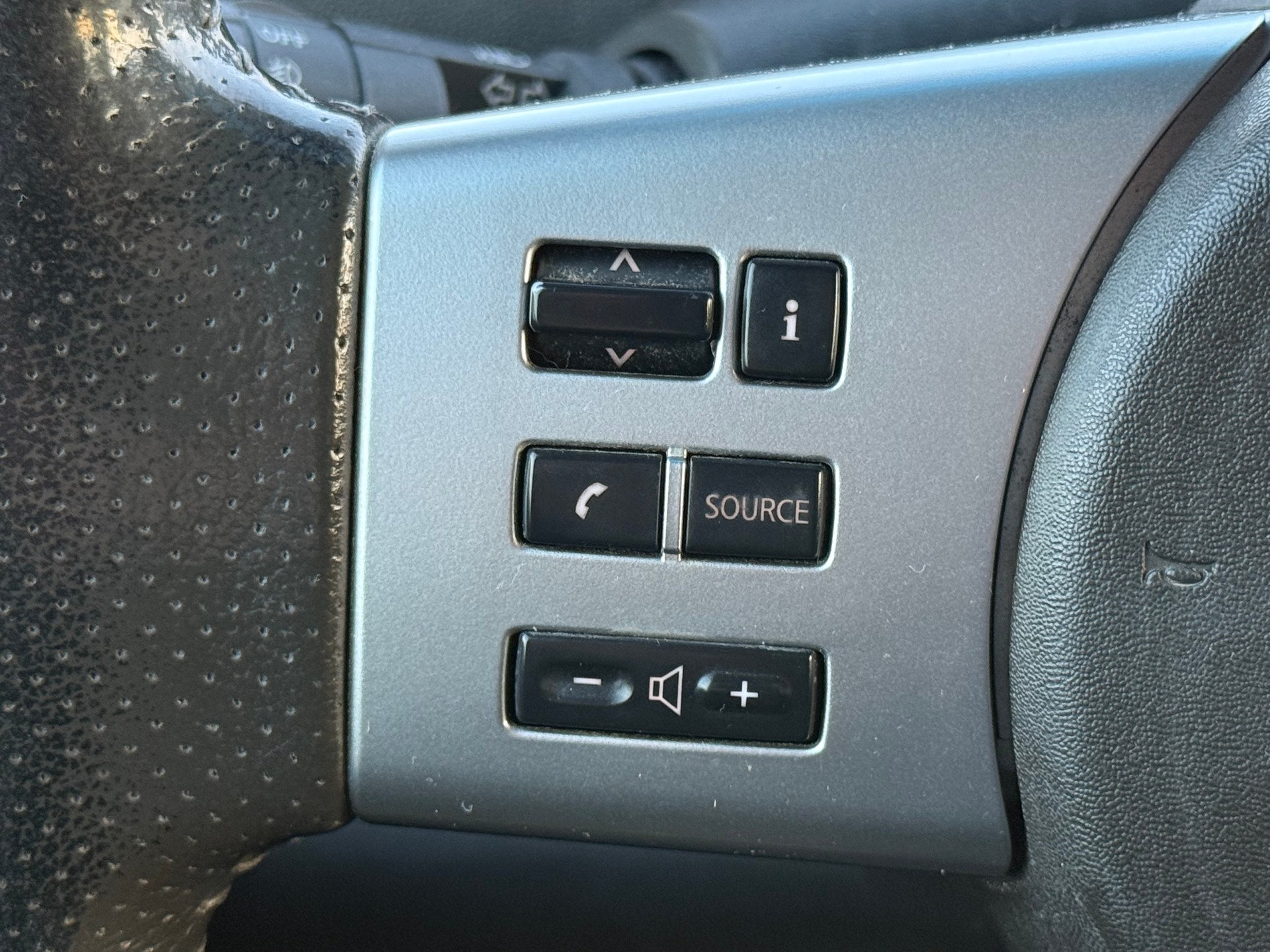 NISSAN Navara Double Cab LE 2.5 dCi 4WD-image-14