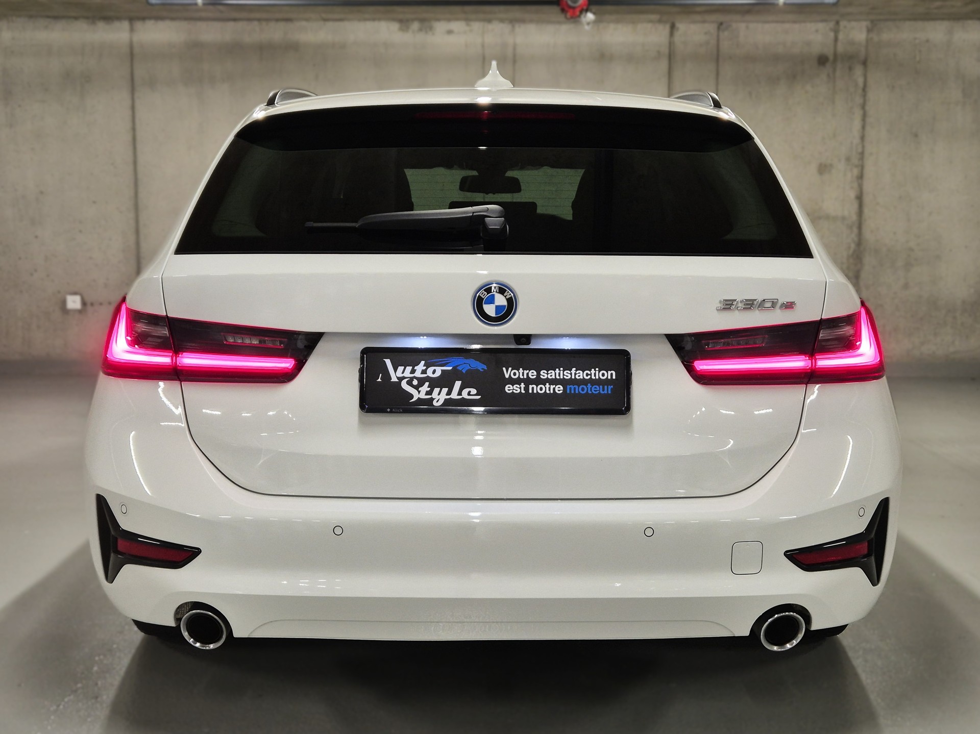 BMW 330e Touring Steptronic-image-5