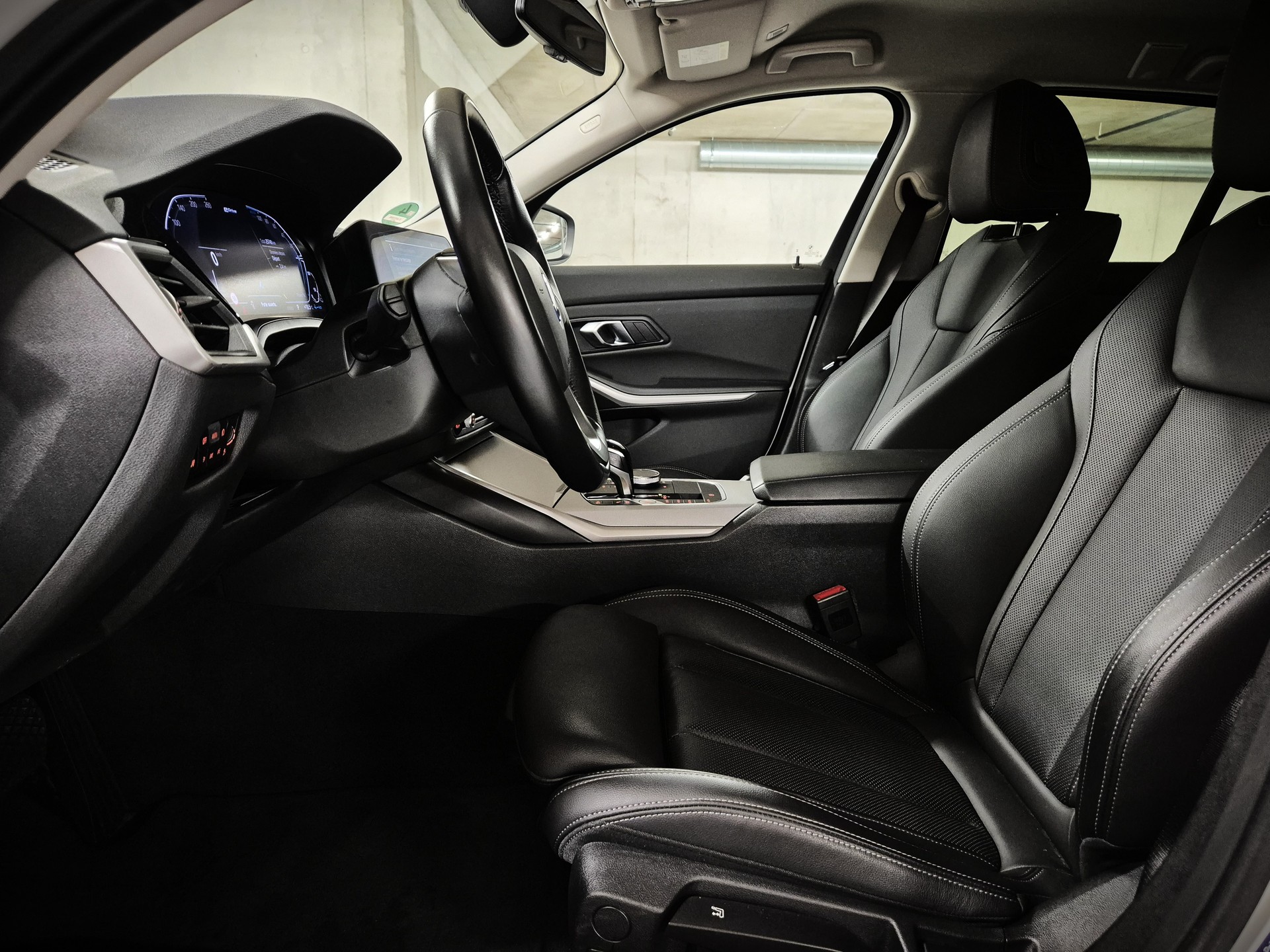 BMW 330e Touring Steptronic-image-7