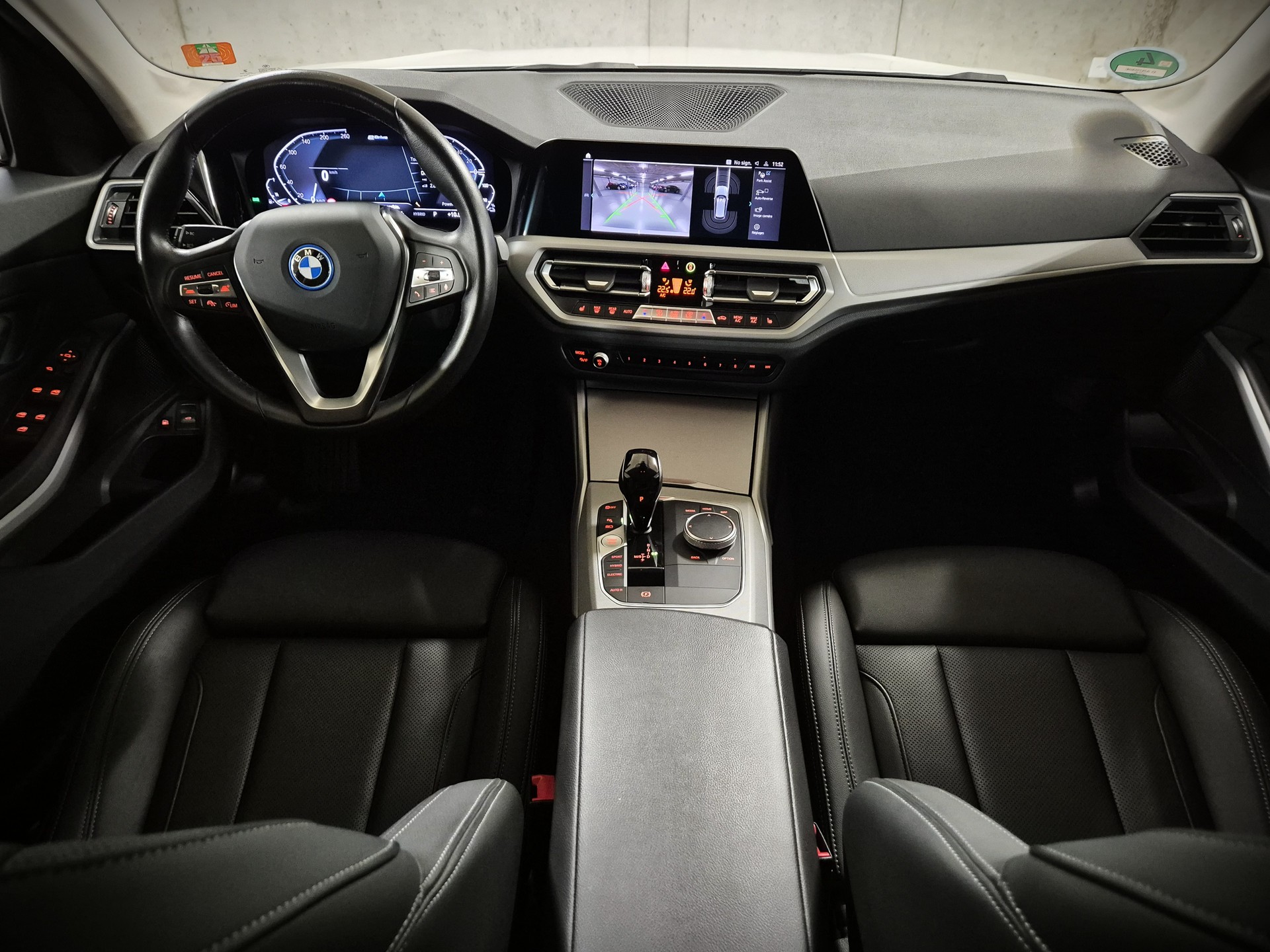 BMW 330e Touring Steptronic-image-9