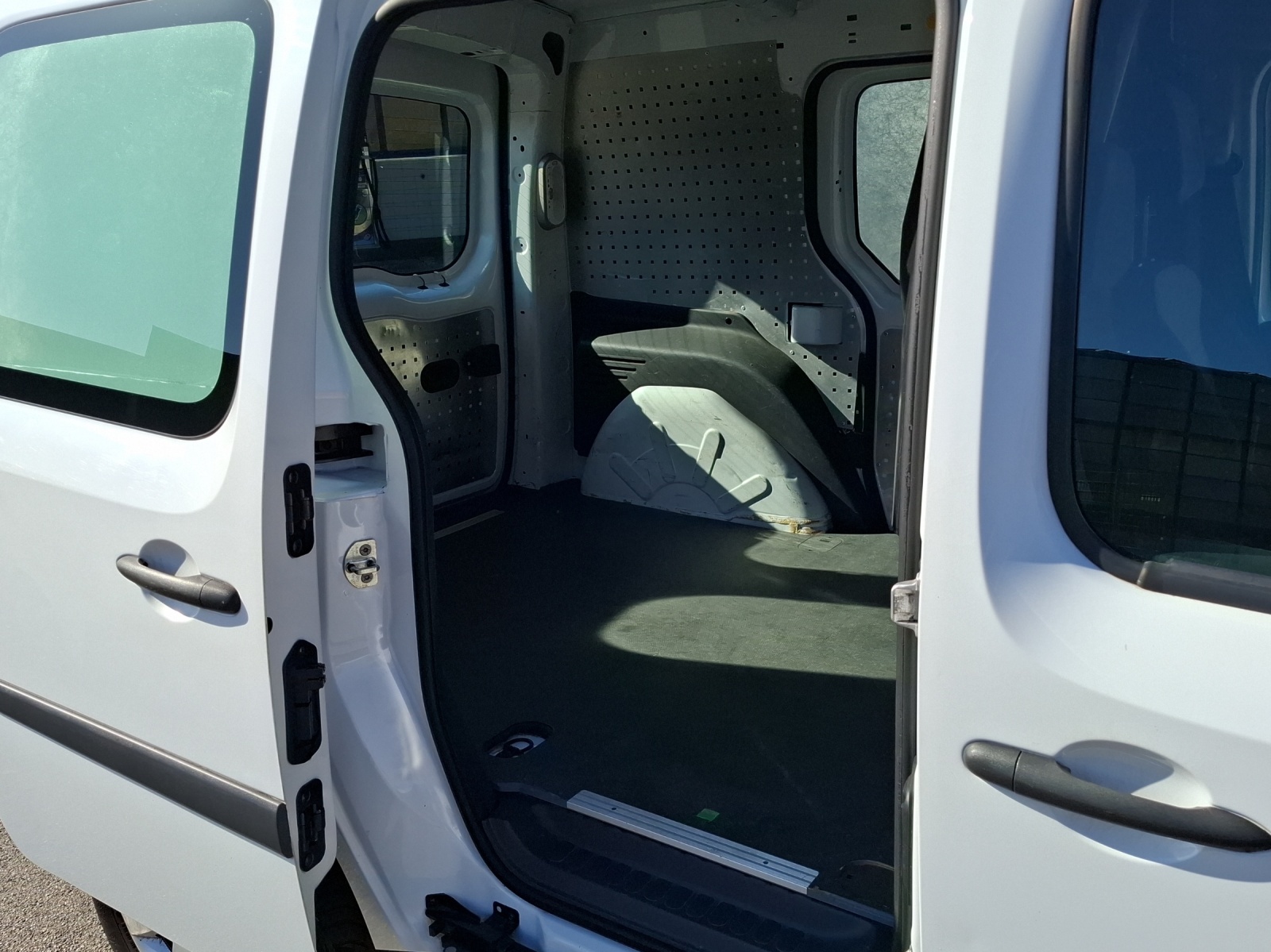 RENAULT Kangoo Medium dCi 90 EDC Business A // Grosse Service +Zahnriemen ersetzt mit 77148 km 2025-image-10