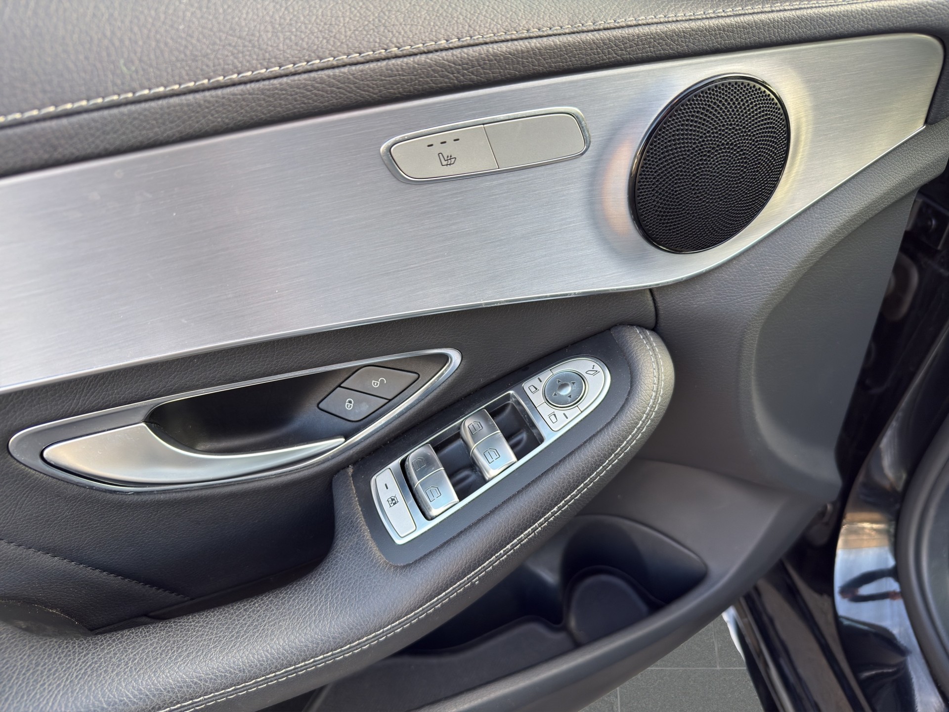 MERCEDES-BENZ C 400 AMG Line 4Matic 7G-Tronic-image-9