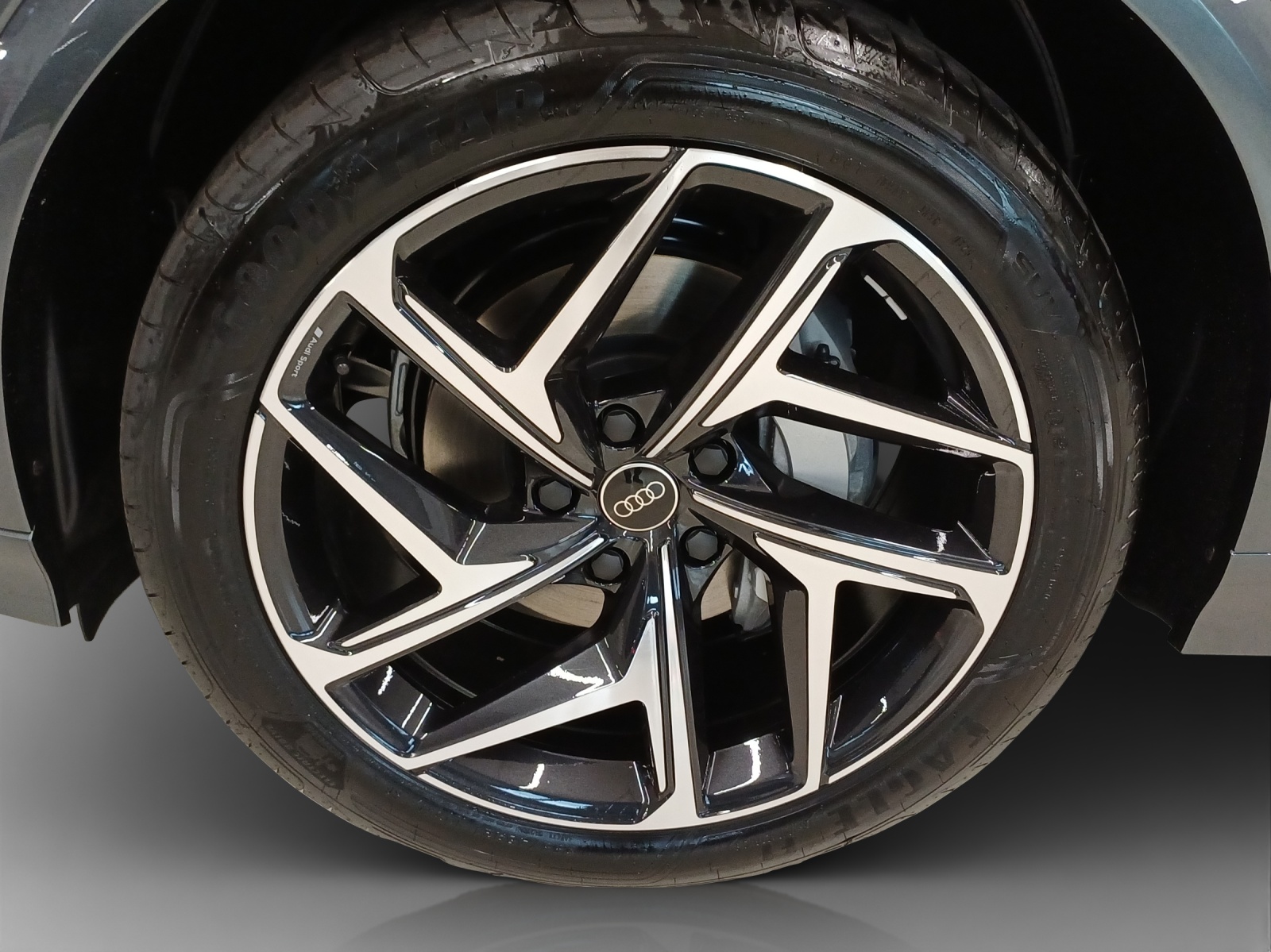AUDI Q6 e-tron quattro-image-13