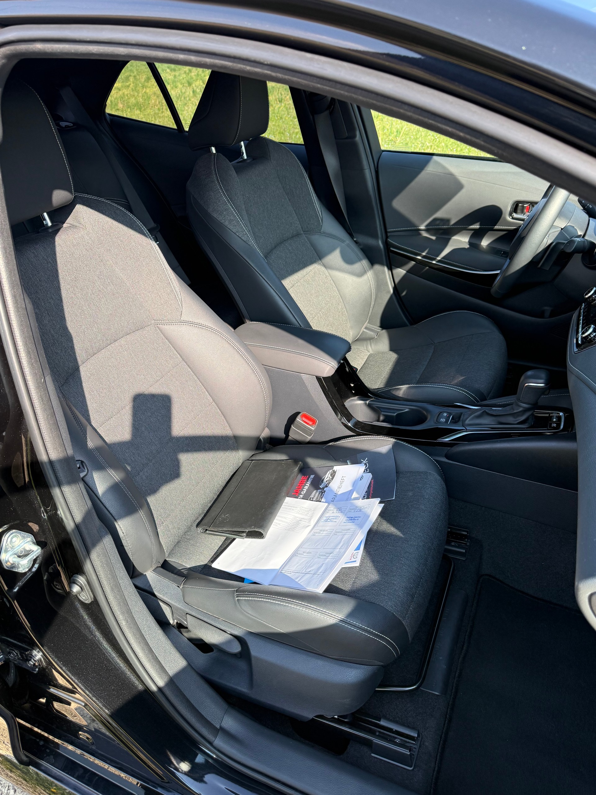 TOYOTA Corolla 2.0 HSD GR-S e-CVT-image-13