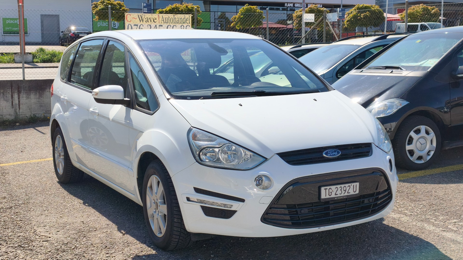 FORD S-Max 1.6 SCTi KNIE-Edition-showroom-element-1