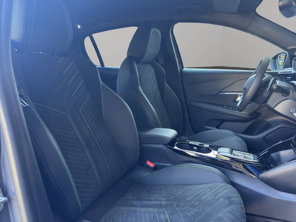 PEUGEOT 208 1.2 Hybrid 145 GT-image-10