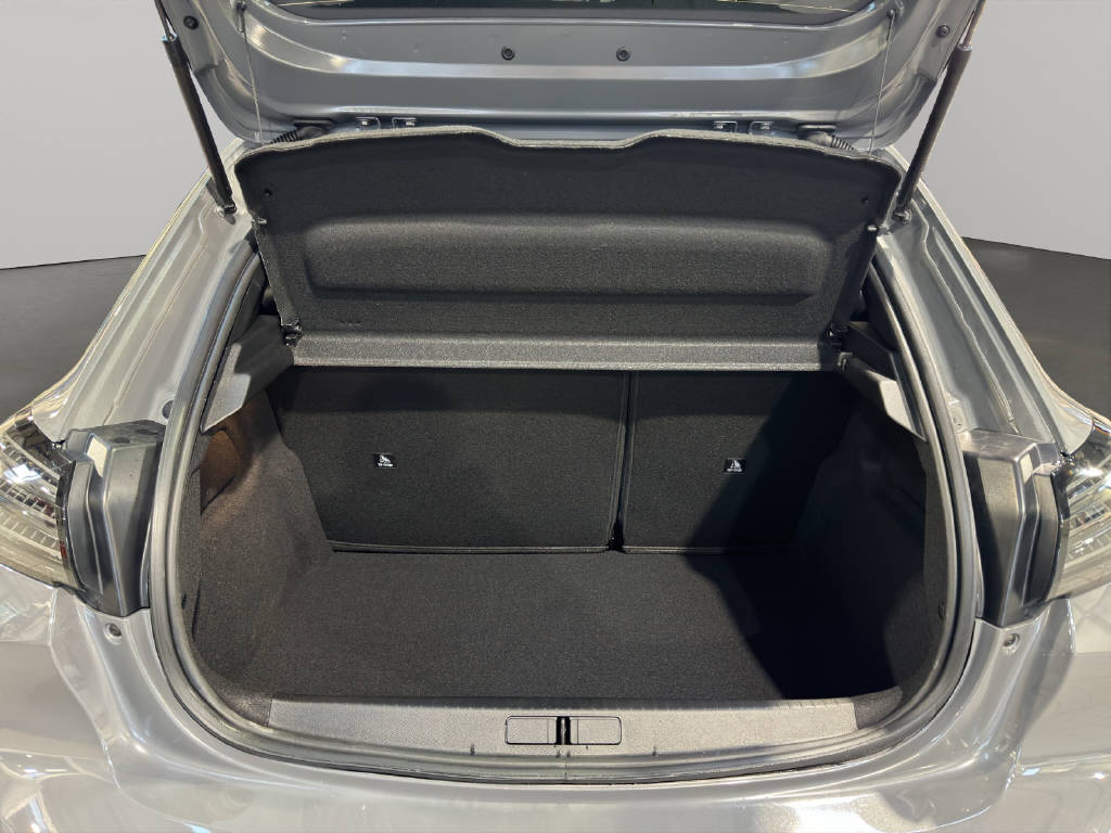 PEUGEOT 208 1.2 Hybrid 145 GT-image-12