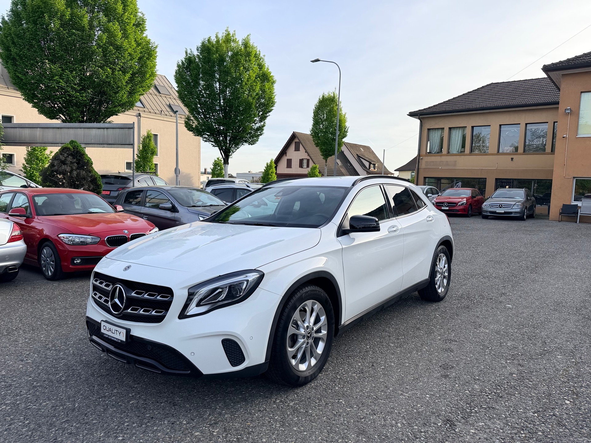 MERCEDES-BENZ GLA 200 Night Star 7G-DCT-showroom-element-2