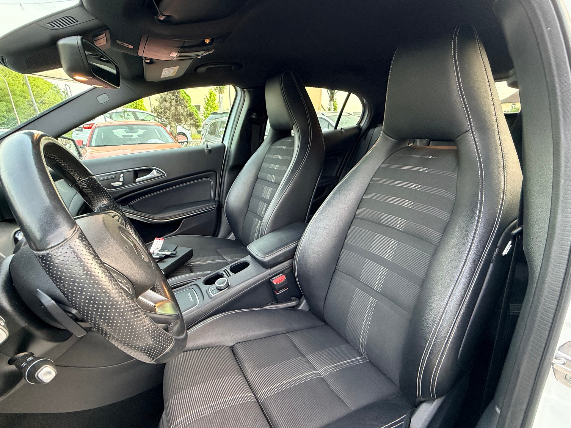 MERCEDES-BENZ GLA 200 Night Star 7G-DCT-image-16