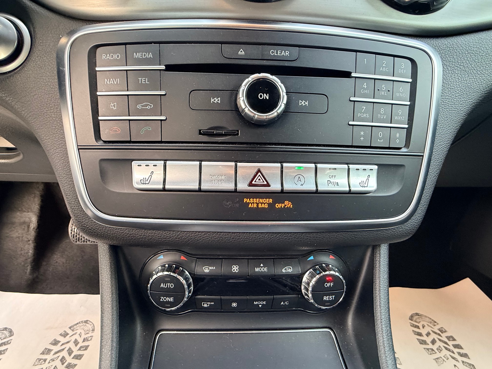 MERCEDES-BENZ GLA 200 Night Star 7G-DCT-image-20