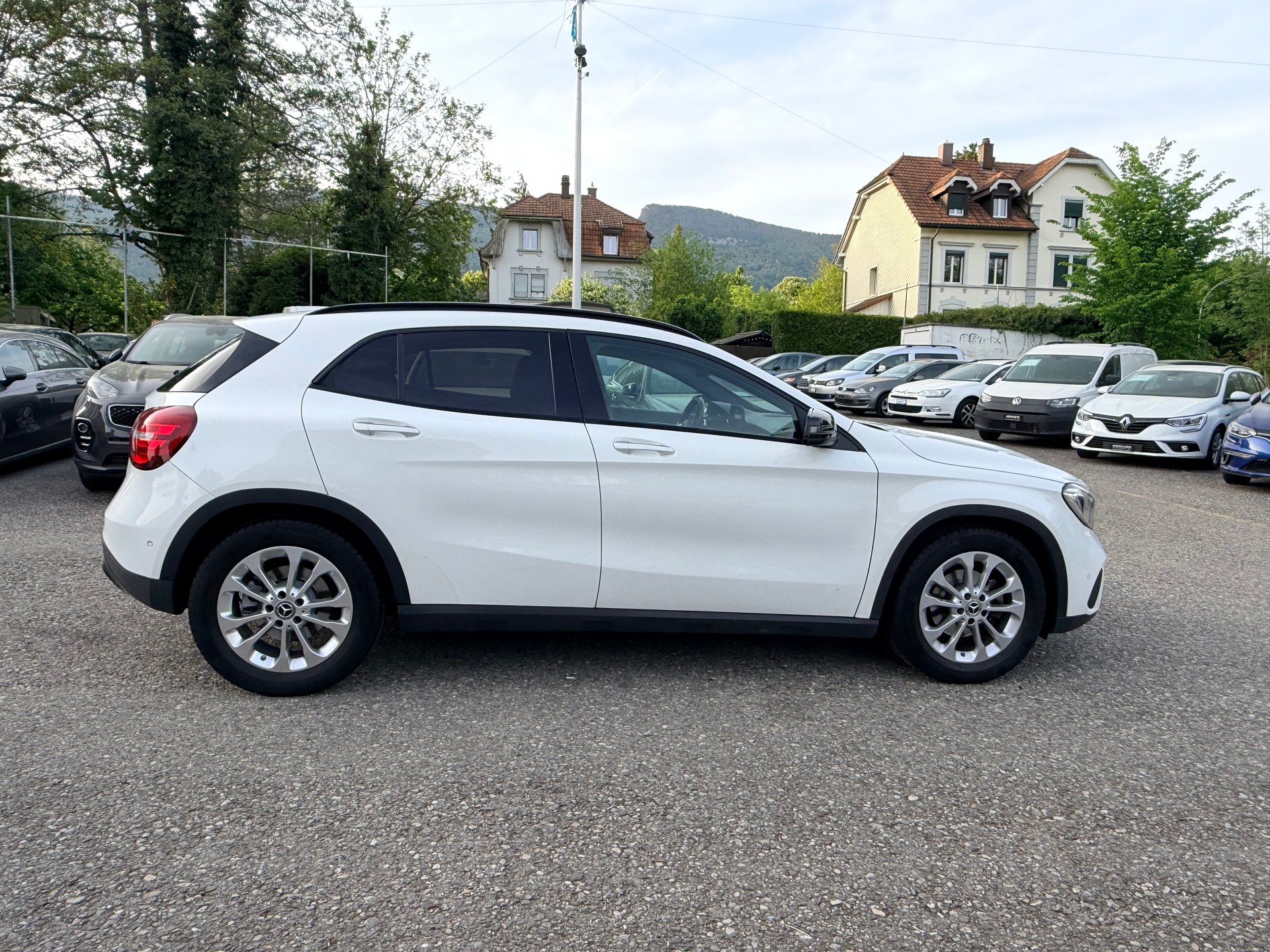 MERCEDES-BENZ GLA 200 Night Star 7G-DCT-image-4