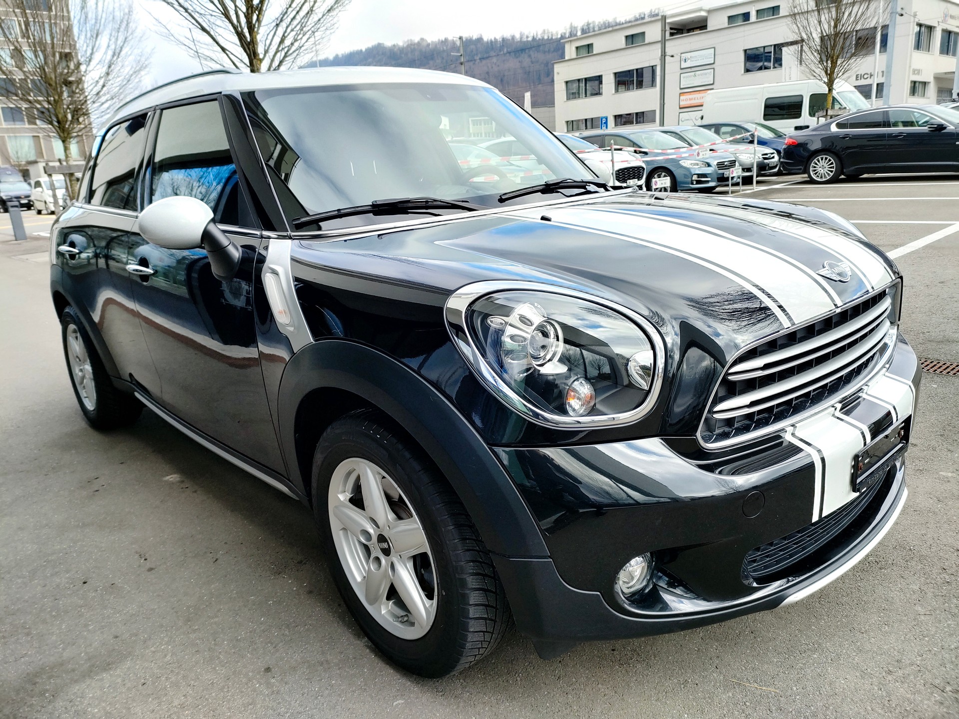 MINI Countryman Cooper D ALL4-image-1