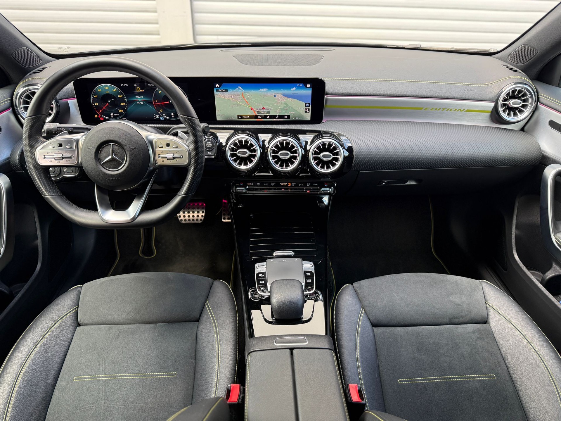 MERCEDES-BENZ A 200 d AMG Line Edition-image-11