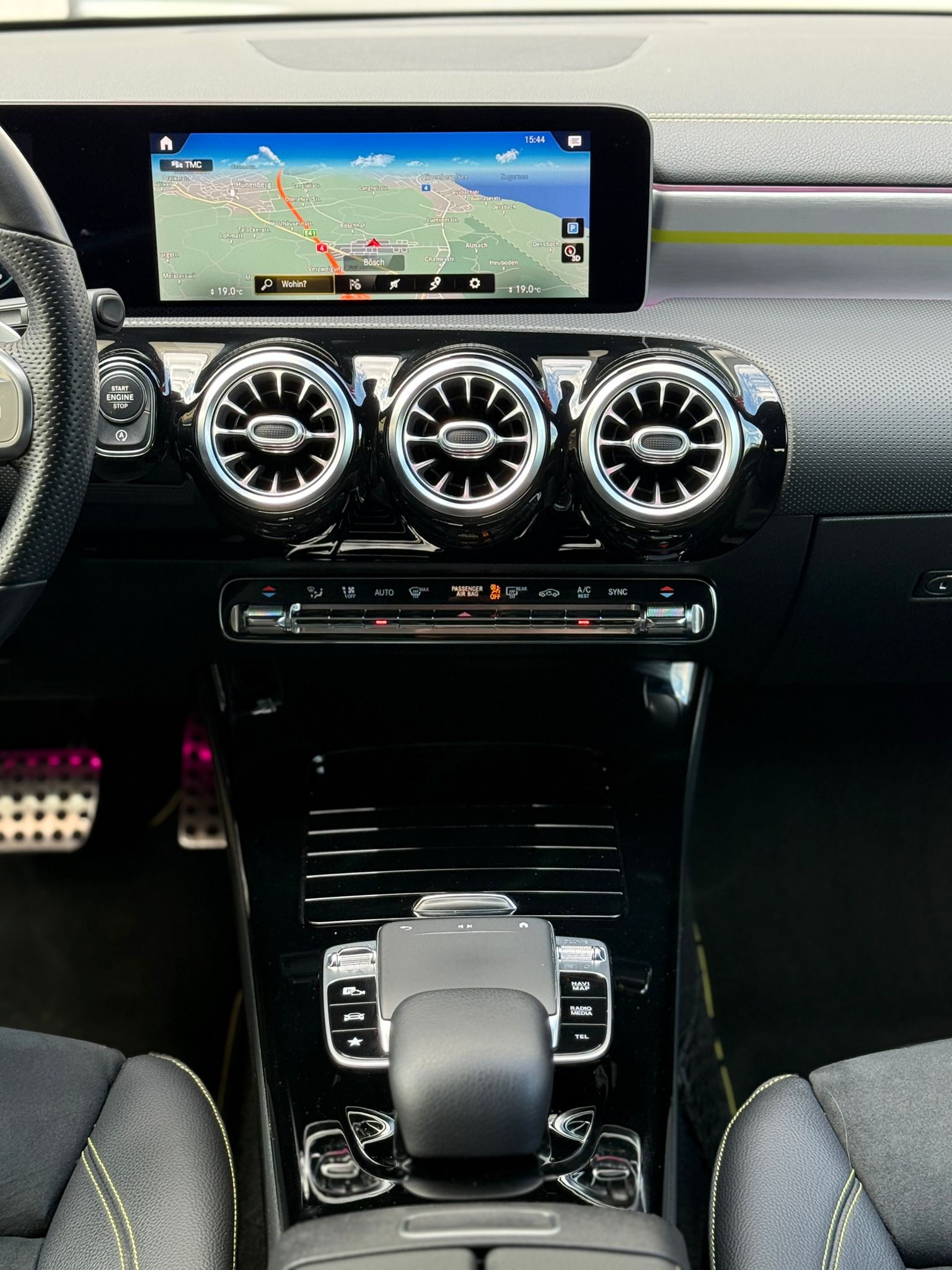 MERCEDES-BENZ A 200 d AMG Line Edition-image-13