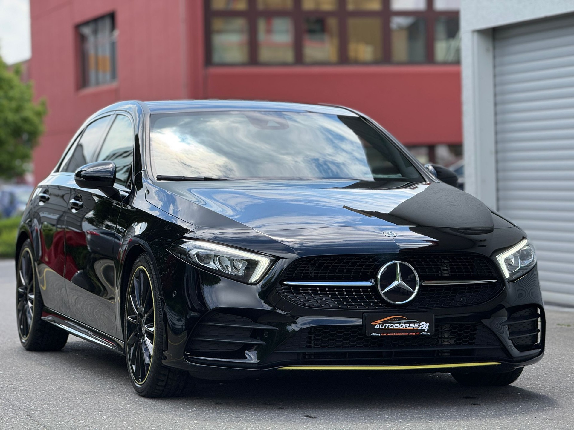 MERCEDES-BENZ A 200 d AMG Line Edition-showroom-element-1