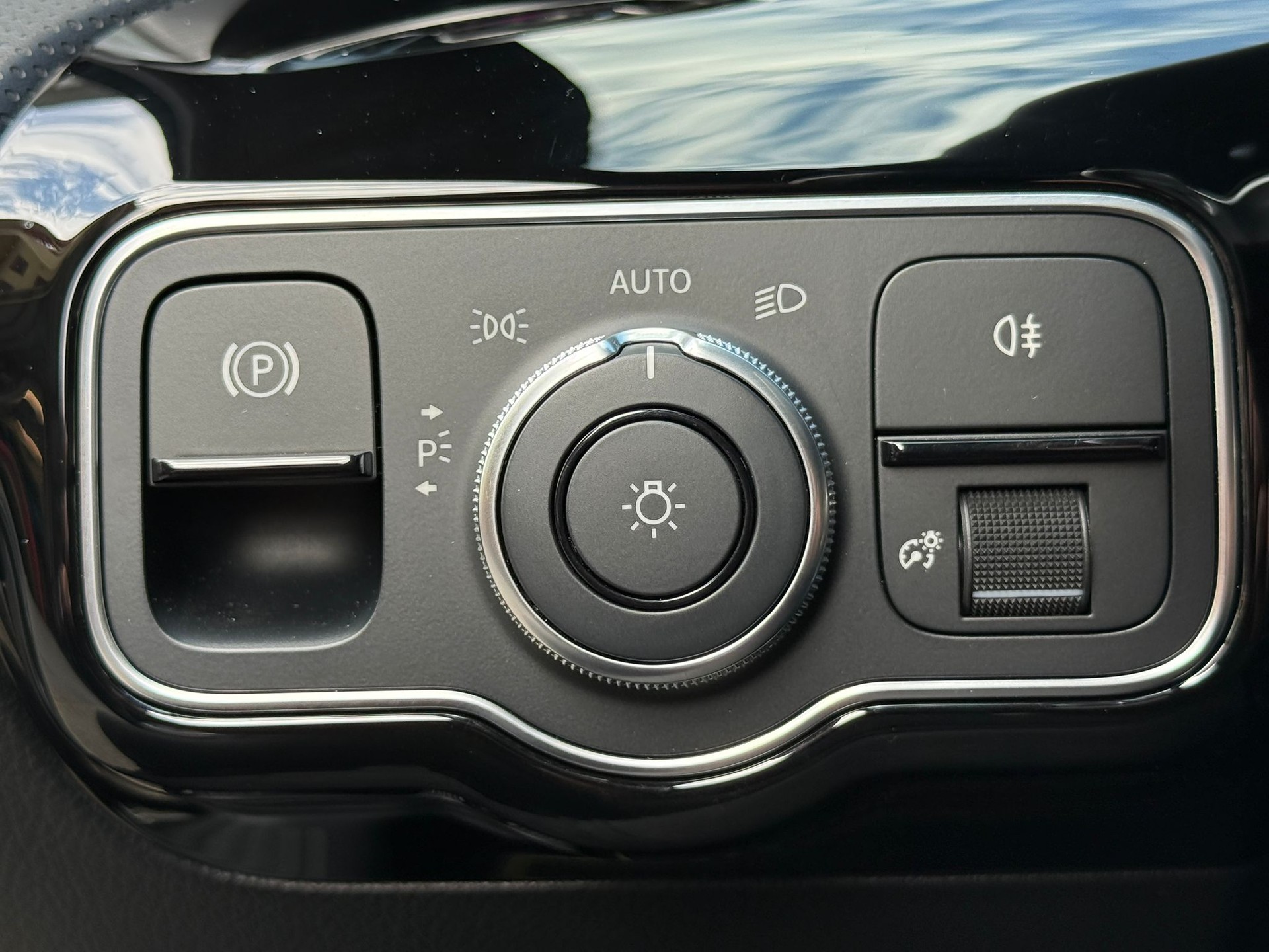 MERCEDES-BENZ A 200 d AMG Line Edition-image-19