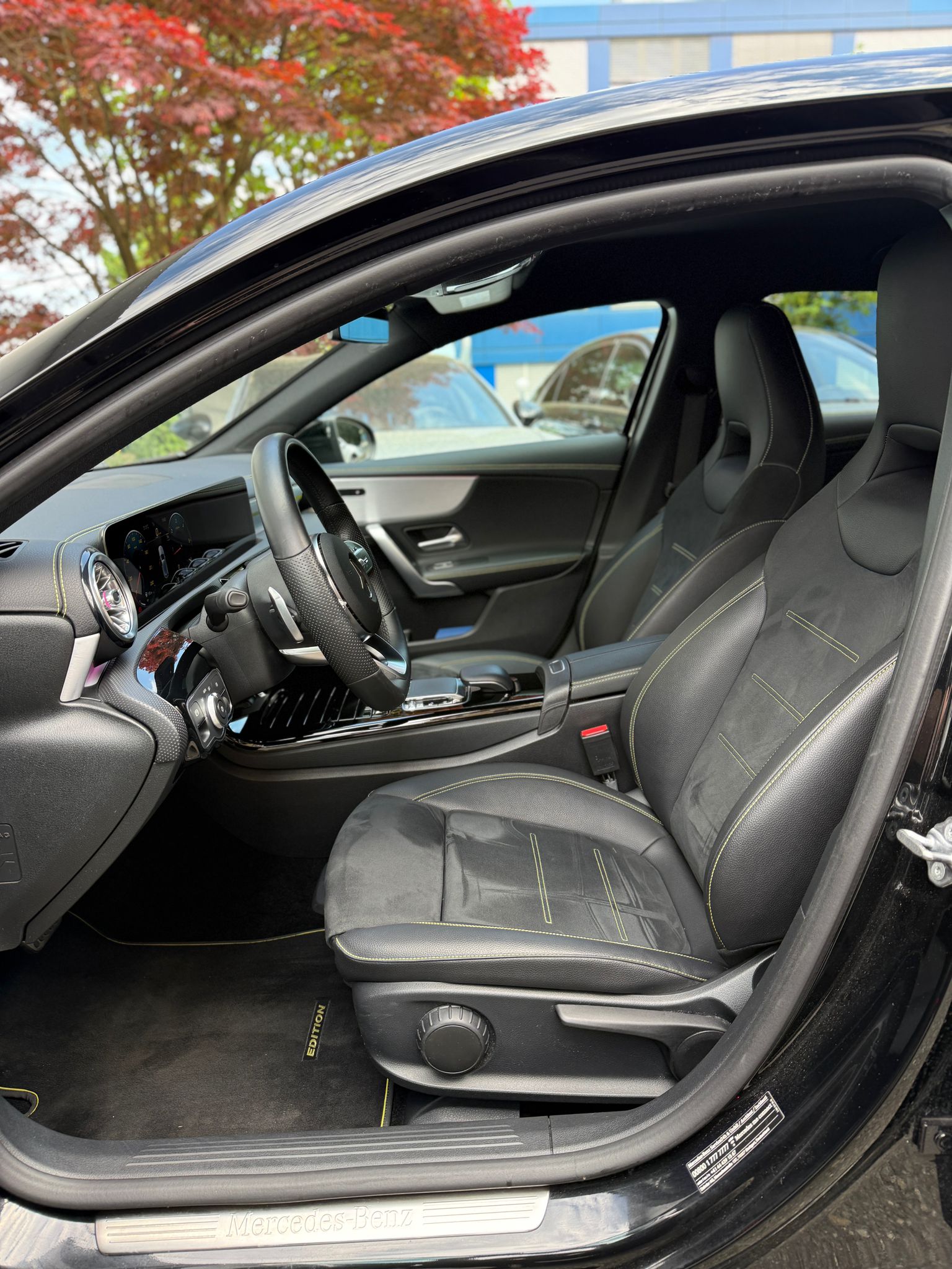 MERCEDES-BENZ A 200 d AMG Line Edition-image-9