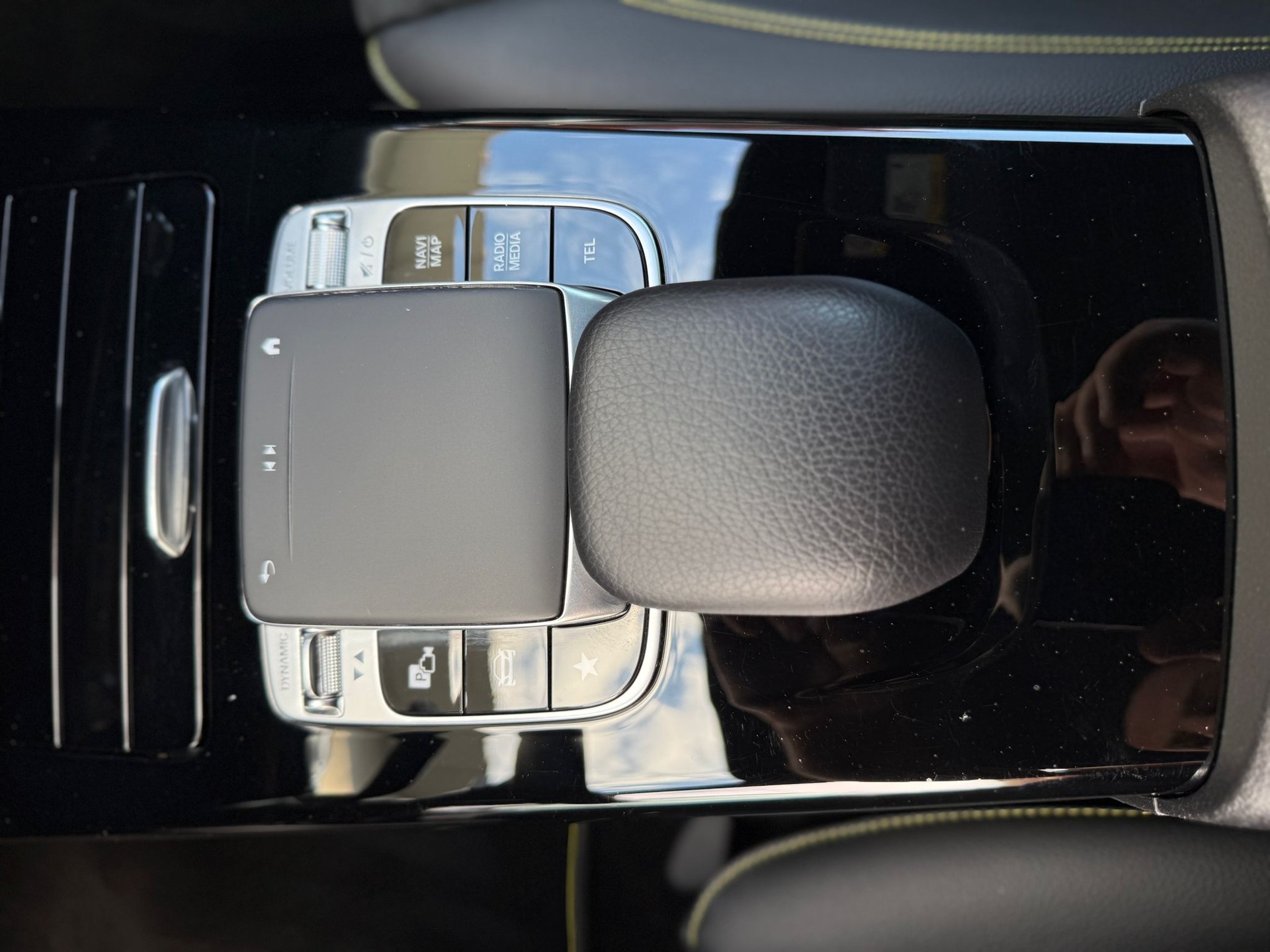 MERCEDES-BENZ A 200 d AMG Line Edition-image-18