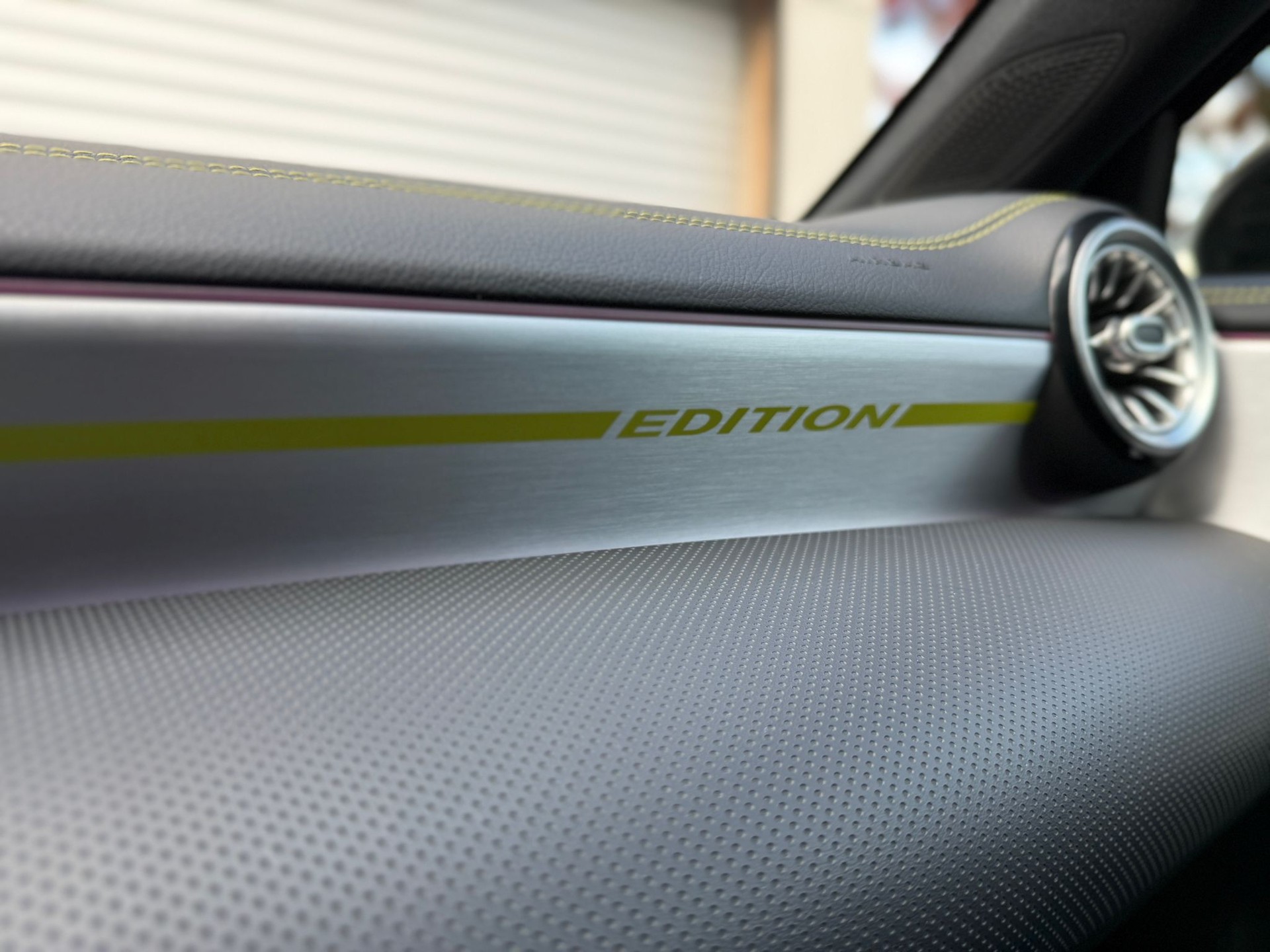 MERCEDES-BENZ A 200 d AMG Line Edition-image-8