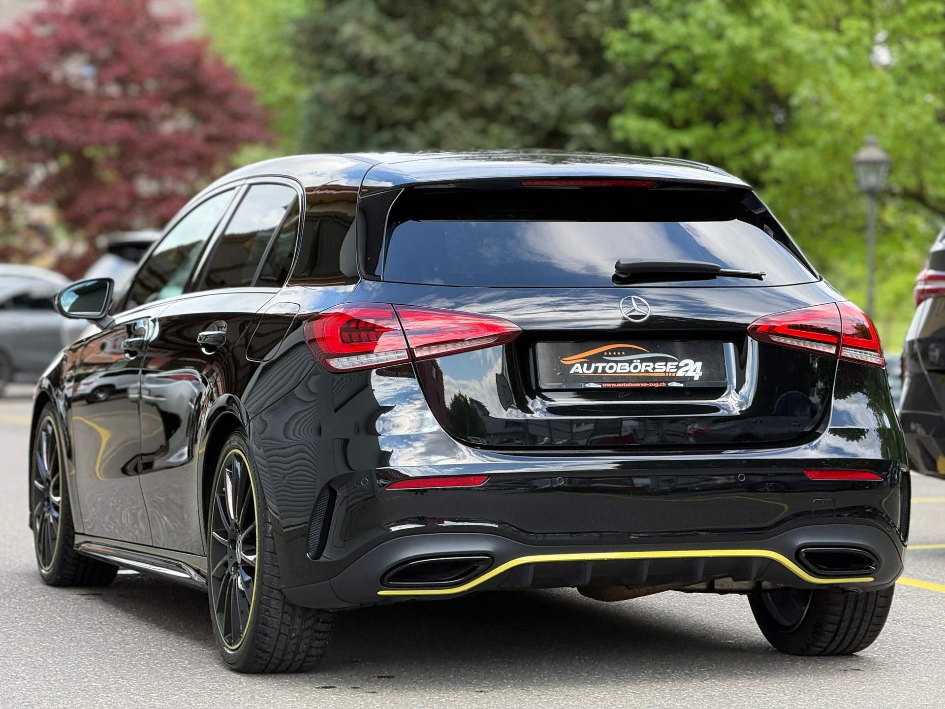 MERCEDES-BENZ A 200 d AMG Line Edition-showroom-element-3