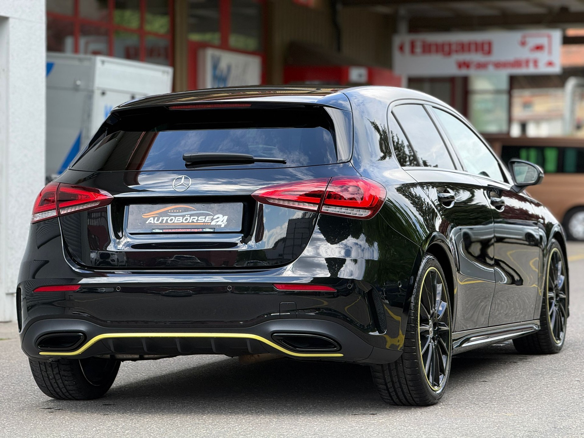 MERCEDES-BENZ A 200 d AMG Line Edition-image-4