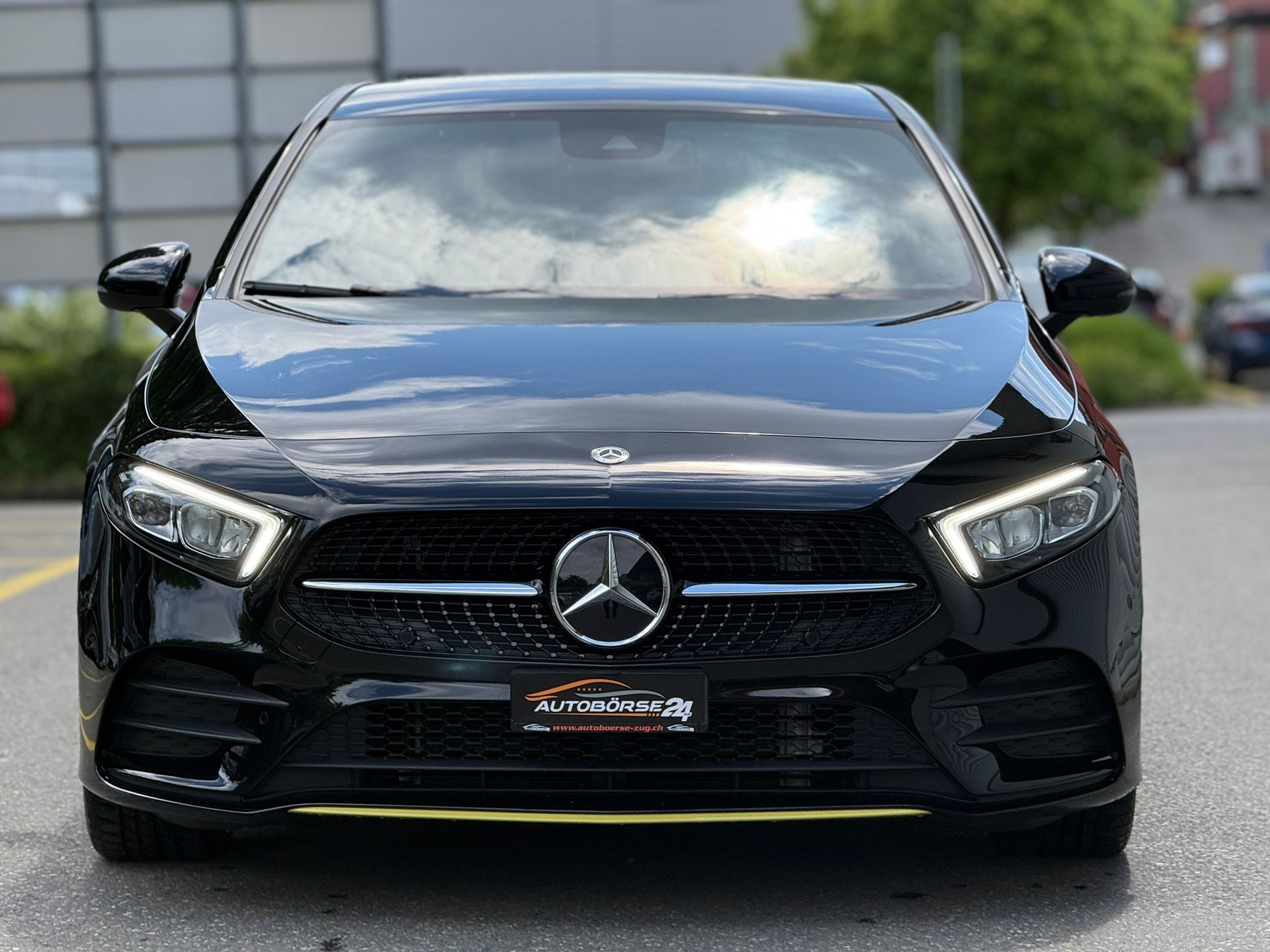 MERCEDES-BENZ A 200 d AMG Line Edition-showroom-element-2