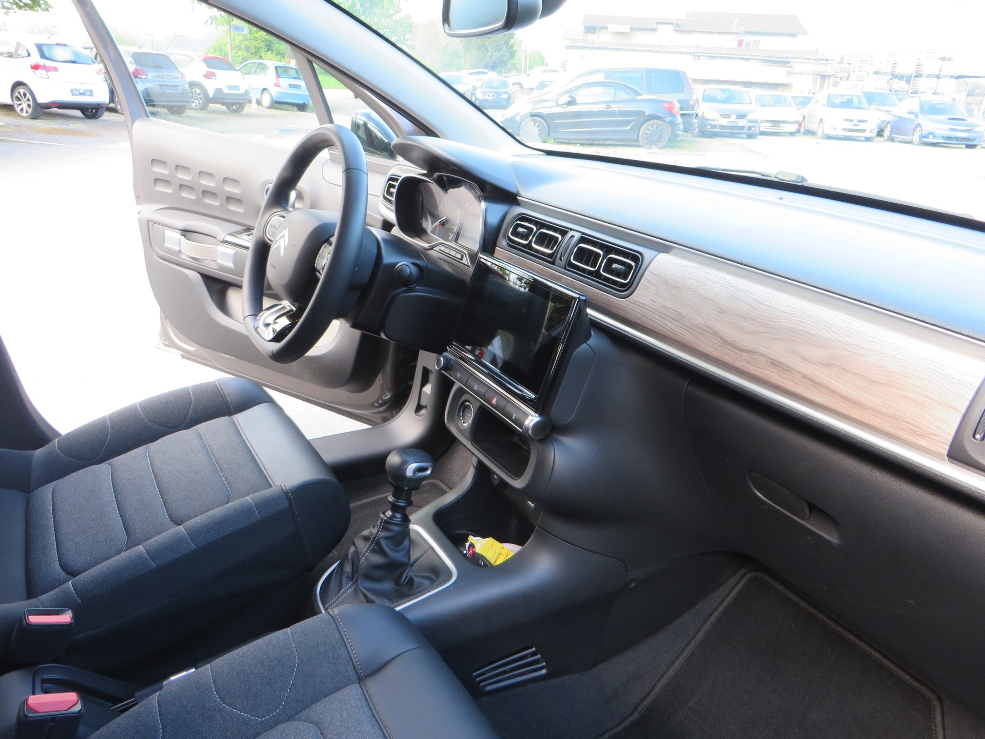 CITROEN C3 1.2i PureTech Shine-image-6