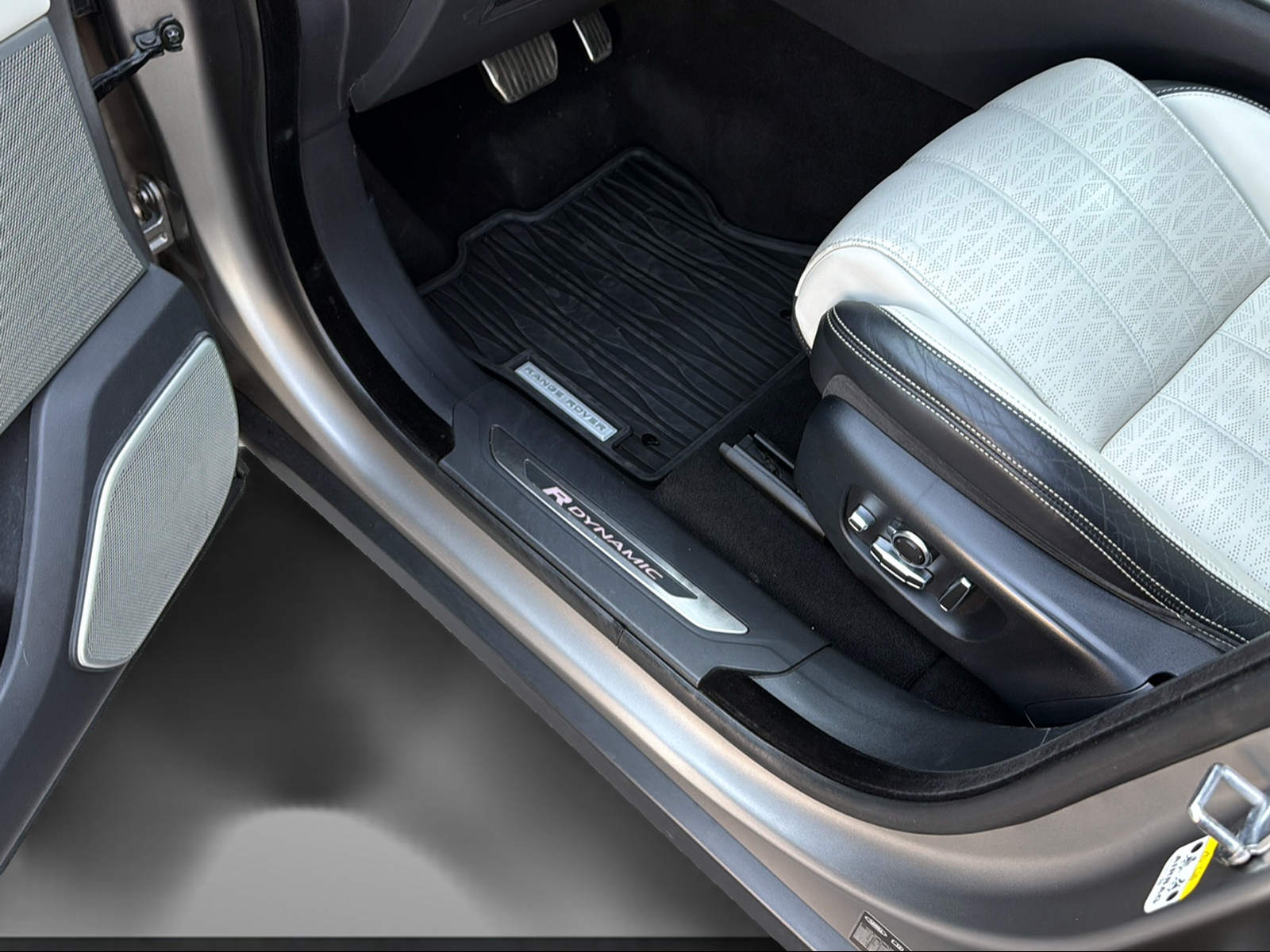 LAND ROVER Range Rover Velar P 380 First Edition Automatic-image-21