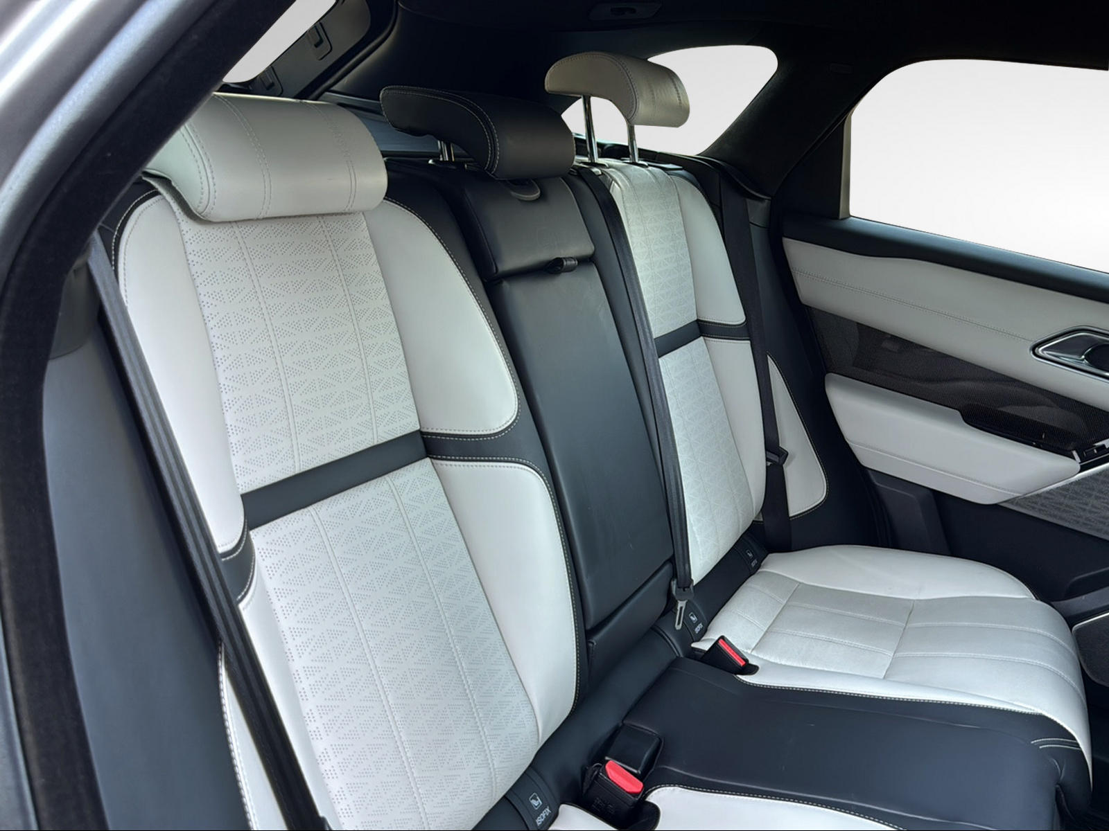 LAND ROVER Range Rover Velar P 380 First Edition Automatic-image-24