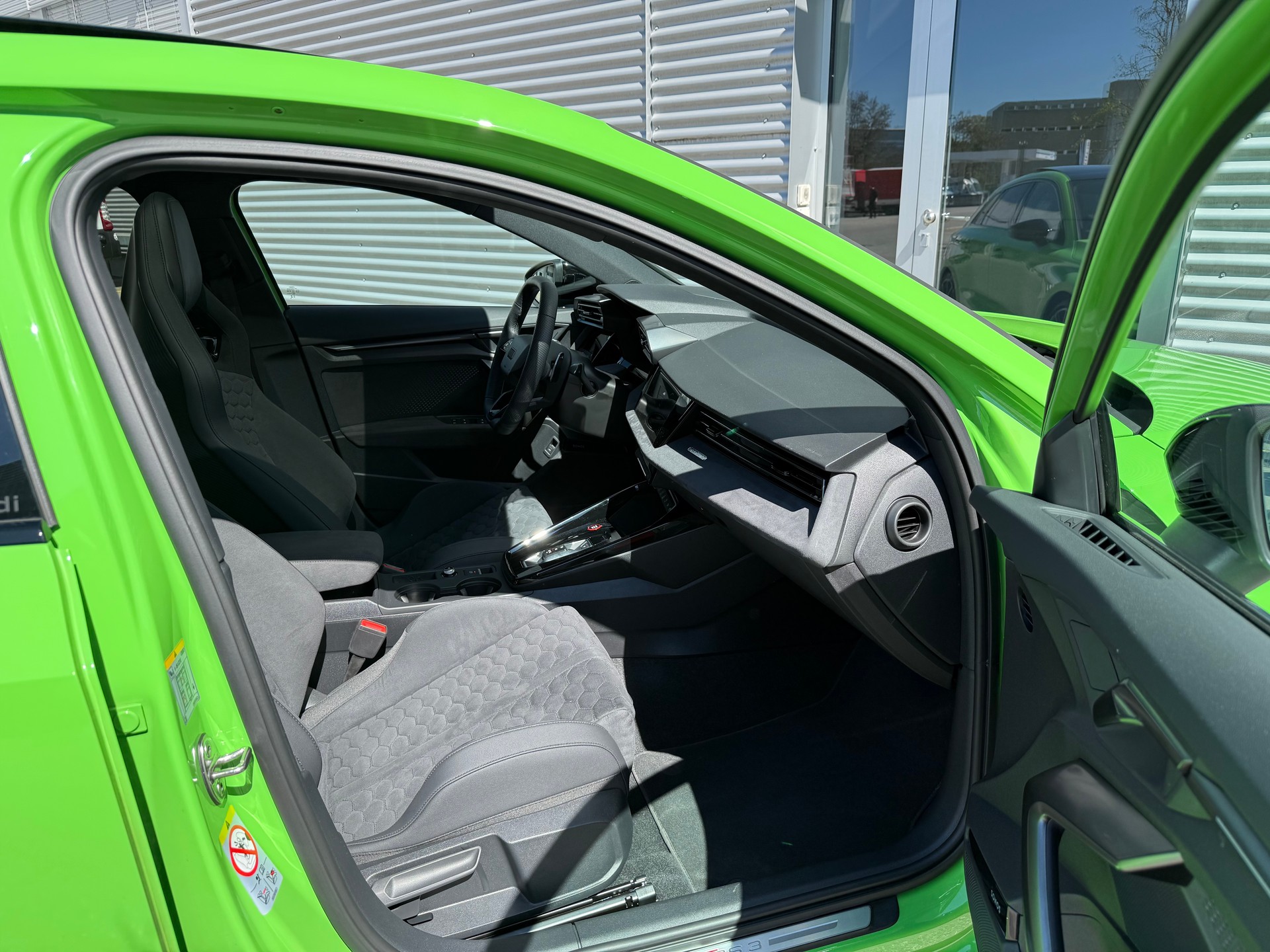 AUDI RS3 Sportback 2.5 TSI quattro S-tronic-image-9