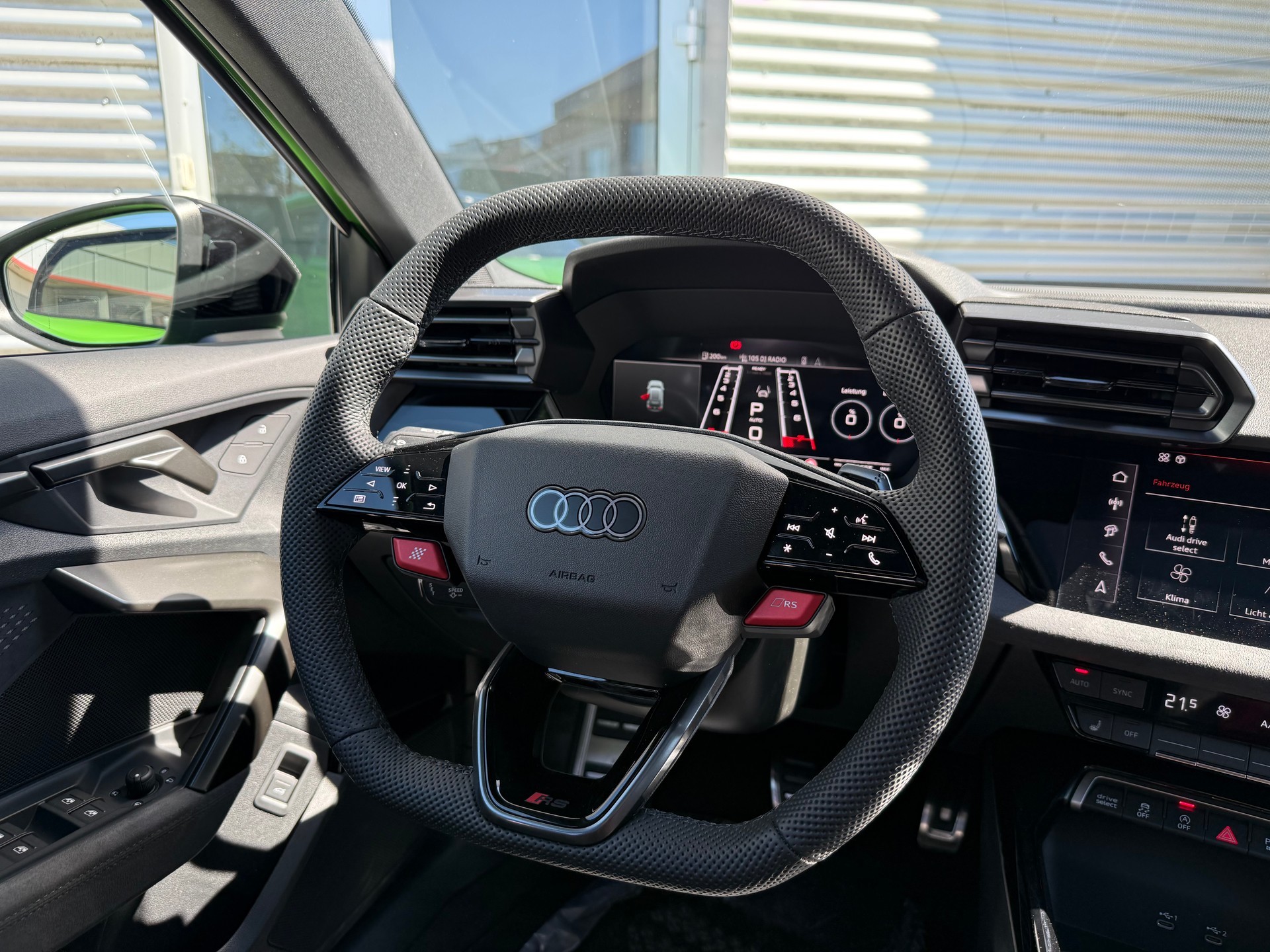 AUDI RS3 Sportback 2.5 TSI quattro S-tronic-image-12