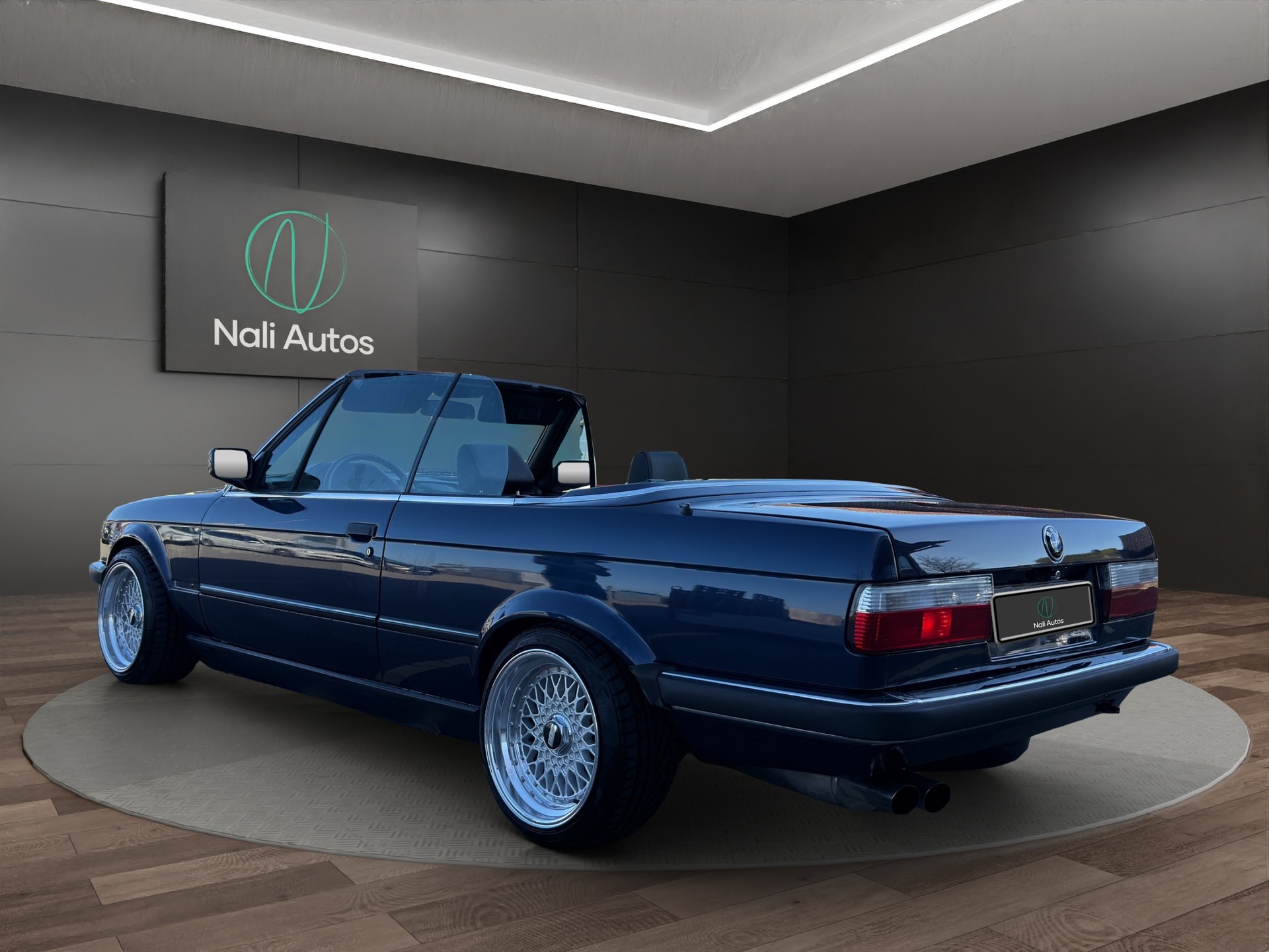 BMW 325i Cabrio-showroom-element-2