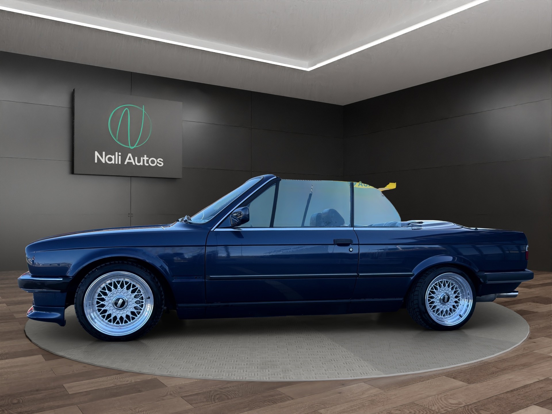 BMW 325i Cabrio-image-5