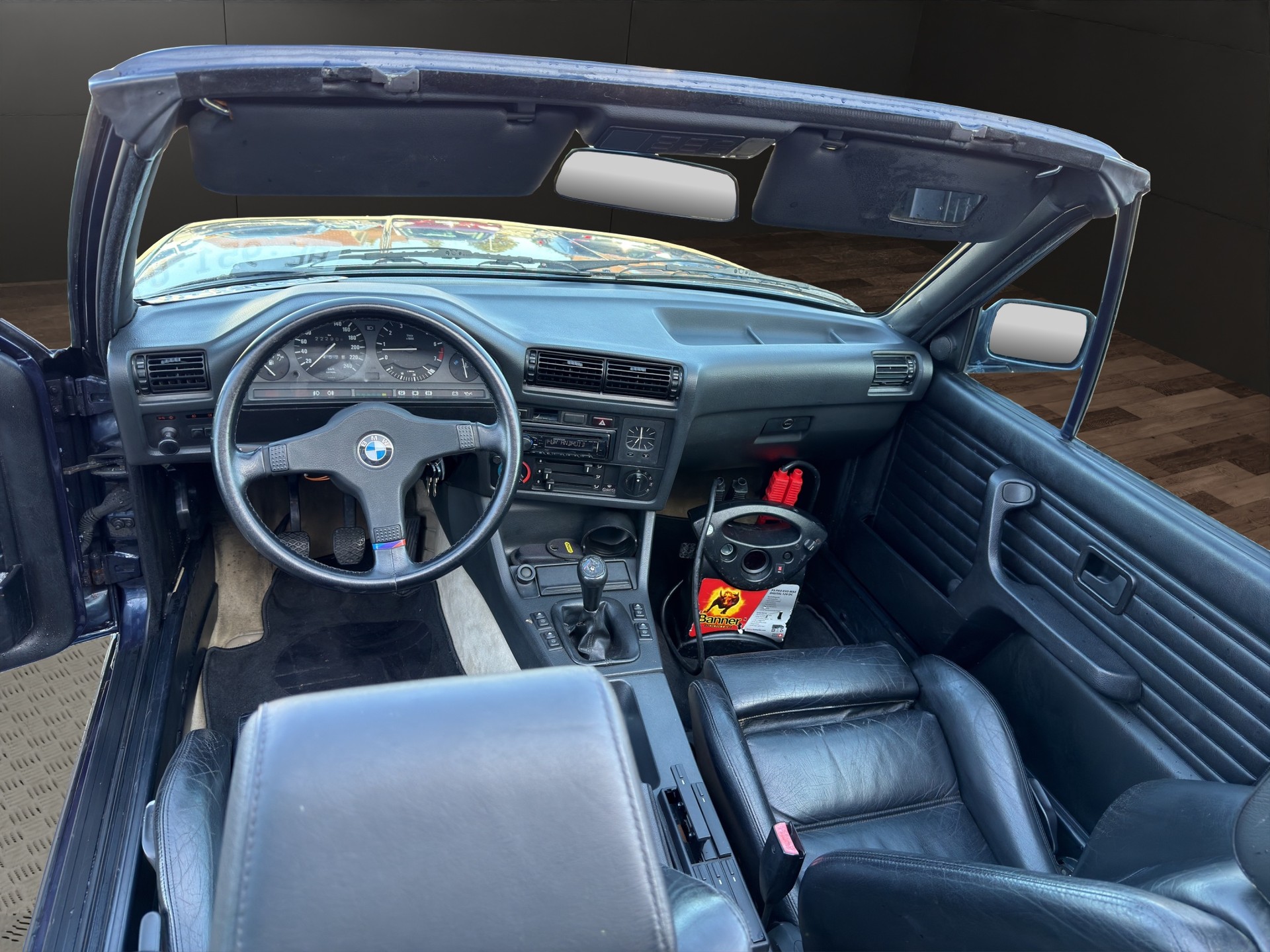BMW 325i Cabrio-image-9