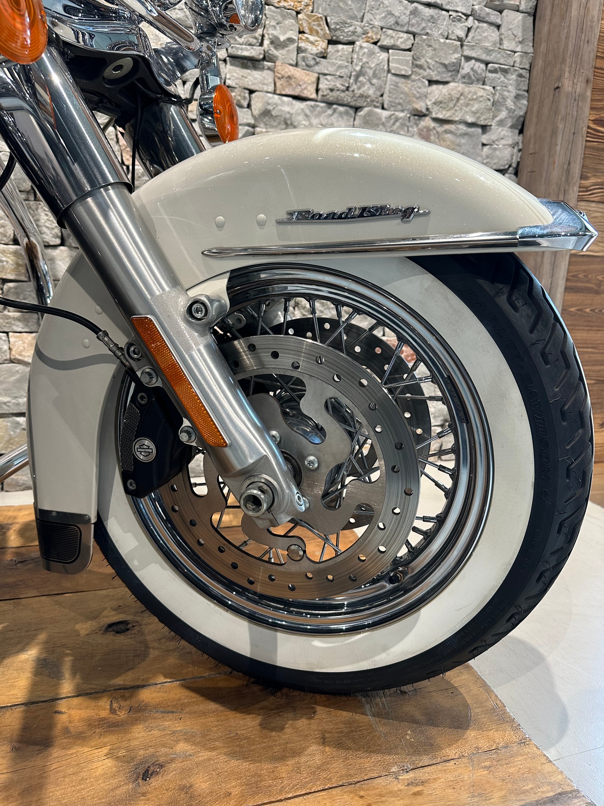 HARLEY-DAVIDSON FLHR Road King 107 ABS-image-4