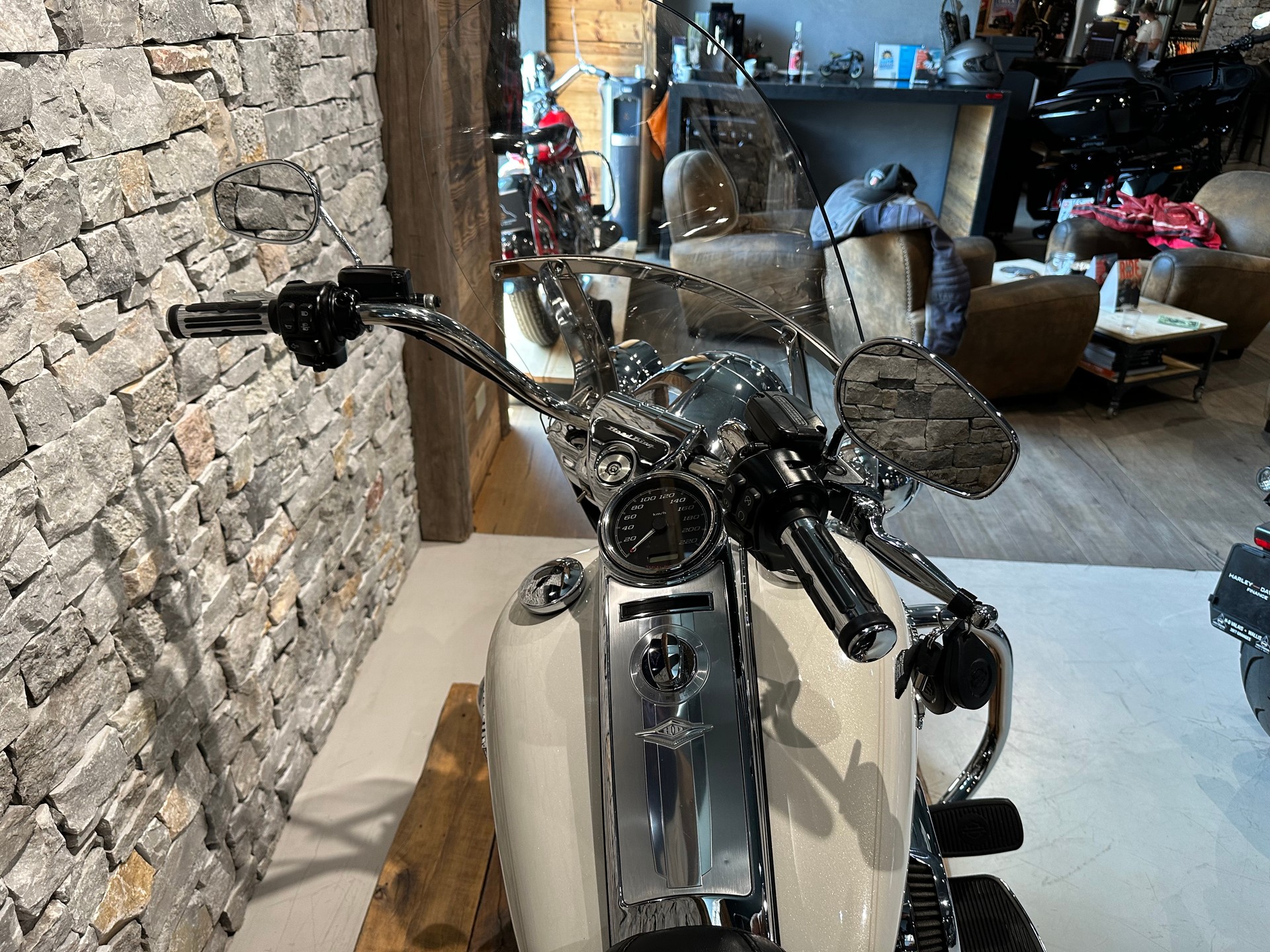 HARLEY-DAVIDSON FLHR Road King 107 ABS-image-13