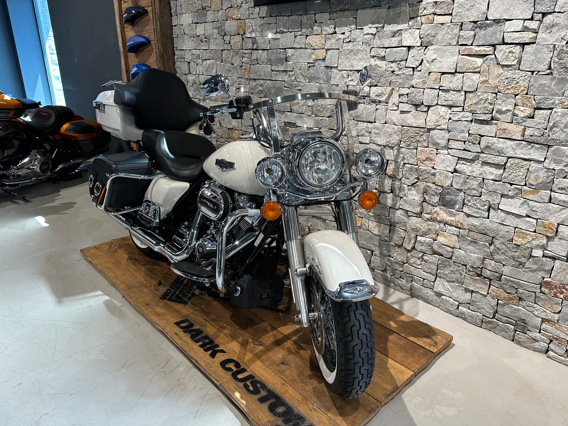 HARLEY-DAVIDSON FLHR Road King 107 ABS-showroom-element-1