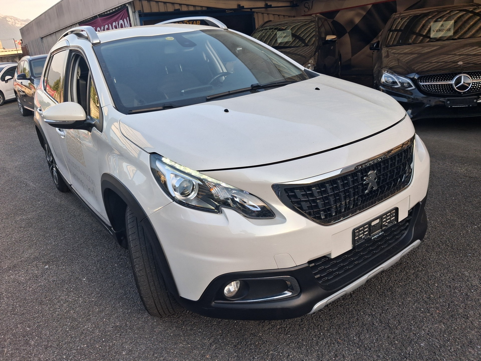 PEUGEOT 2008 1.5 BlueHDi Allure EAT-image-1