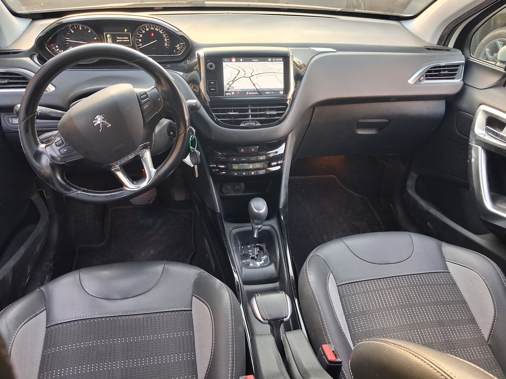 PEUGEOT 2008 1.5 BlueHDi Allure EAT-image-6
