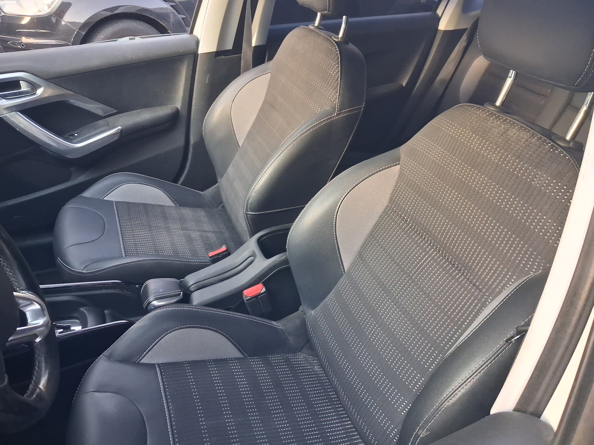 PEUGEOT 2008 1.5 BlueHDi Allure EAT-image-8