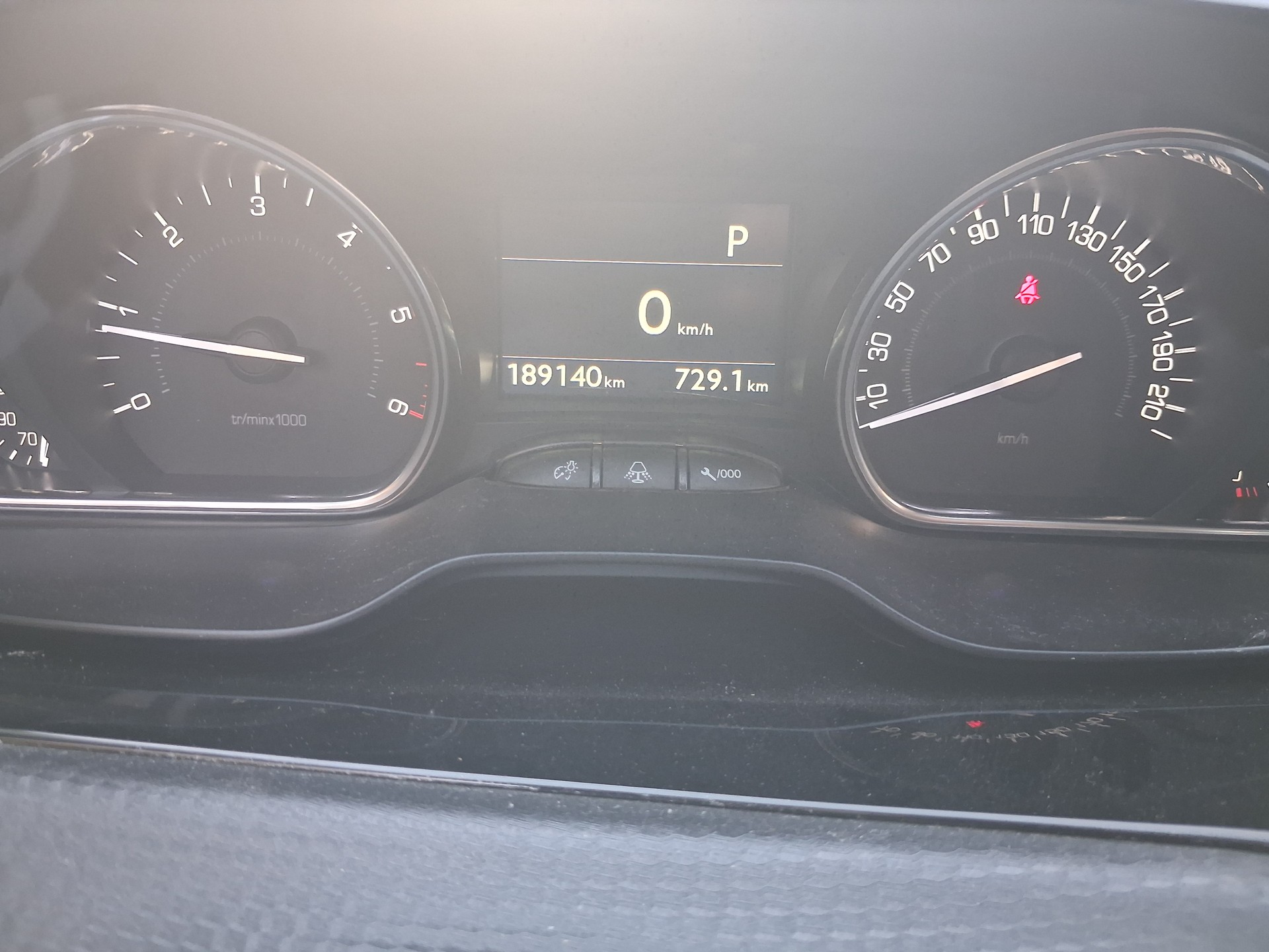 PEUGEOT 2008 1.5 BlueHDi Allure EAT-image-5