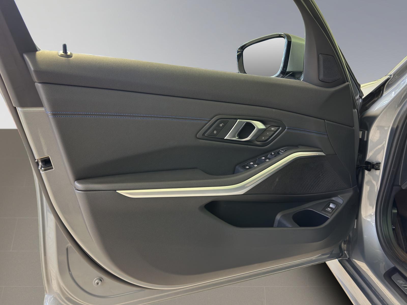 BMW 330d xDrive M-SportPaket-image-8