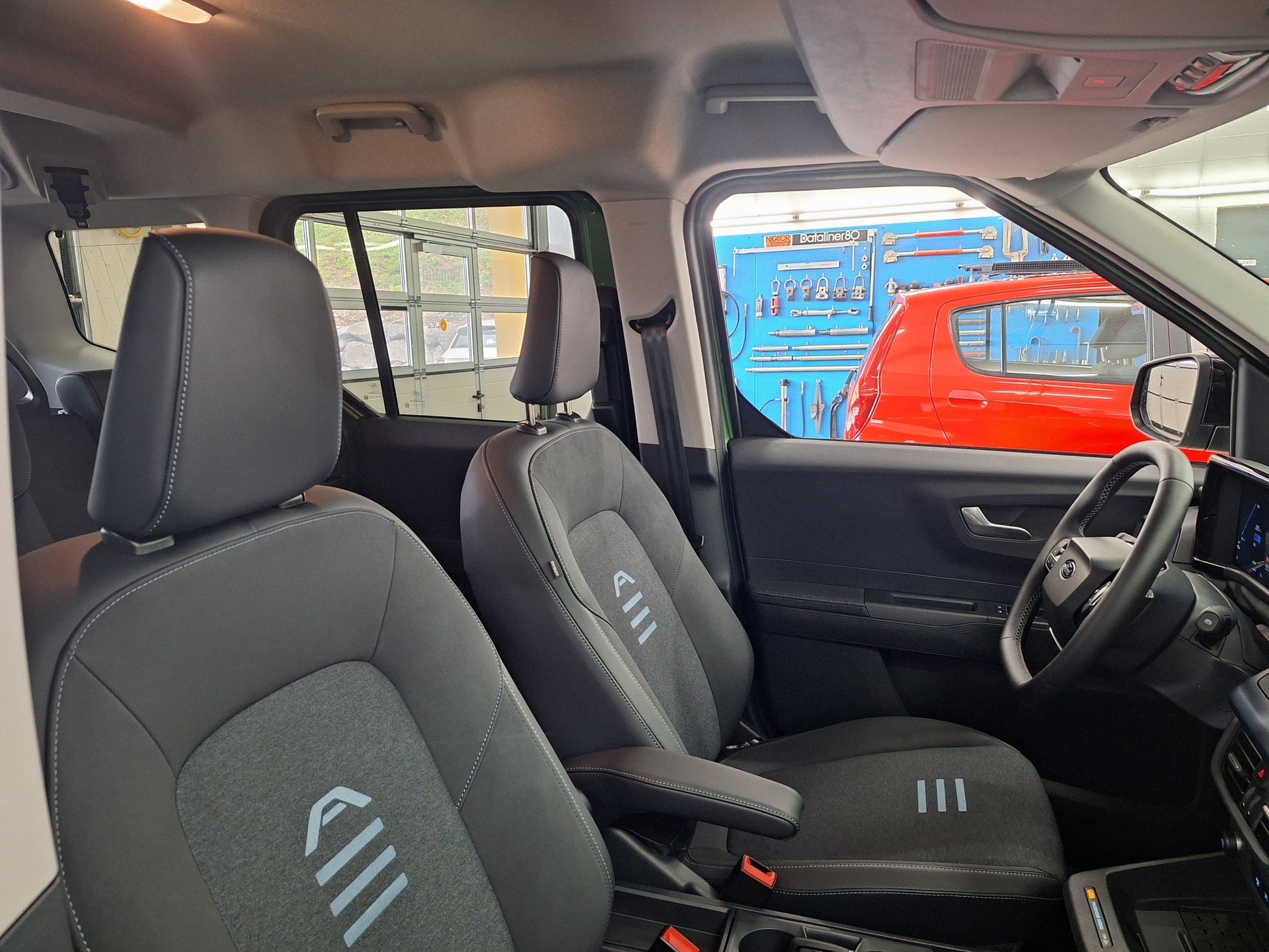 FORD Tourneo Courier Elektro 54kWh Active⚡CH-Auslieferung mit Garantie bis August 2028 / Anhängerkupplung⚡-image-24