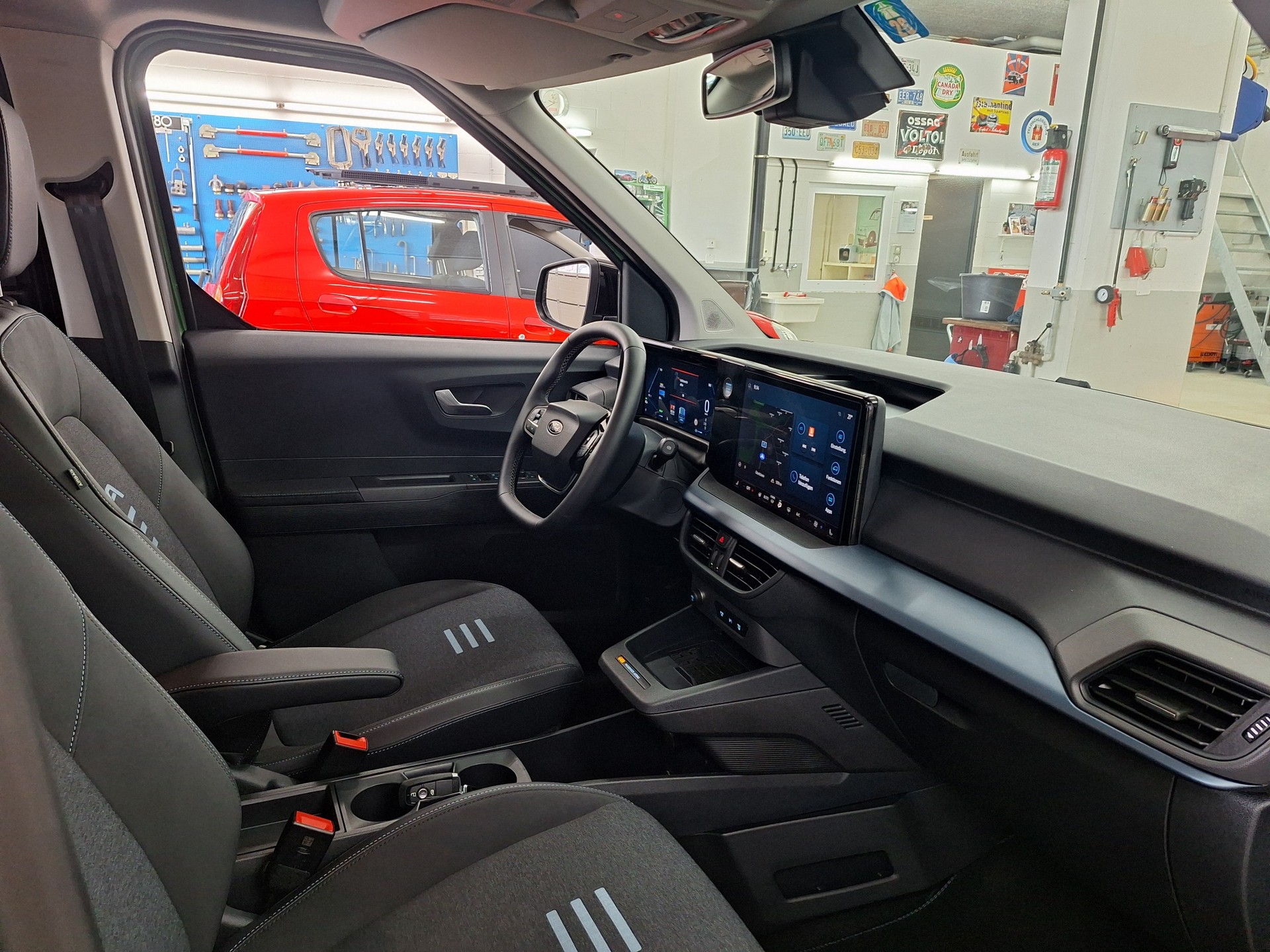 FORD Tourneo Courier Elektro 54kWh Active⚡CH-Auslieferung mit Garantie bis August 2028 / Anhängerkupplung⚡-image-23