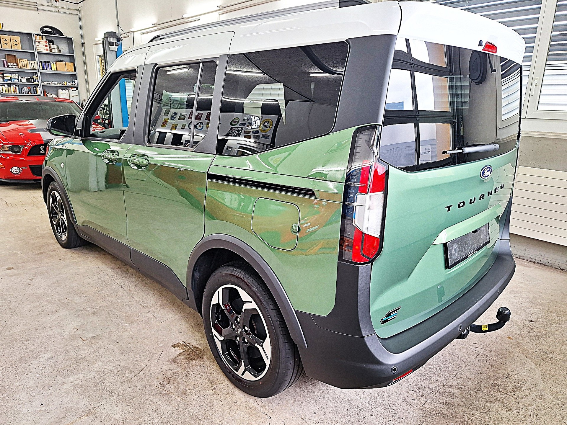 FORD Tourneo Courier Elektro 54kWh Active⚡CH-Auslieferung mit Garantie bis August 2028 / Anhängerkupplung⚡-image-4