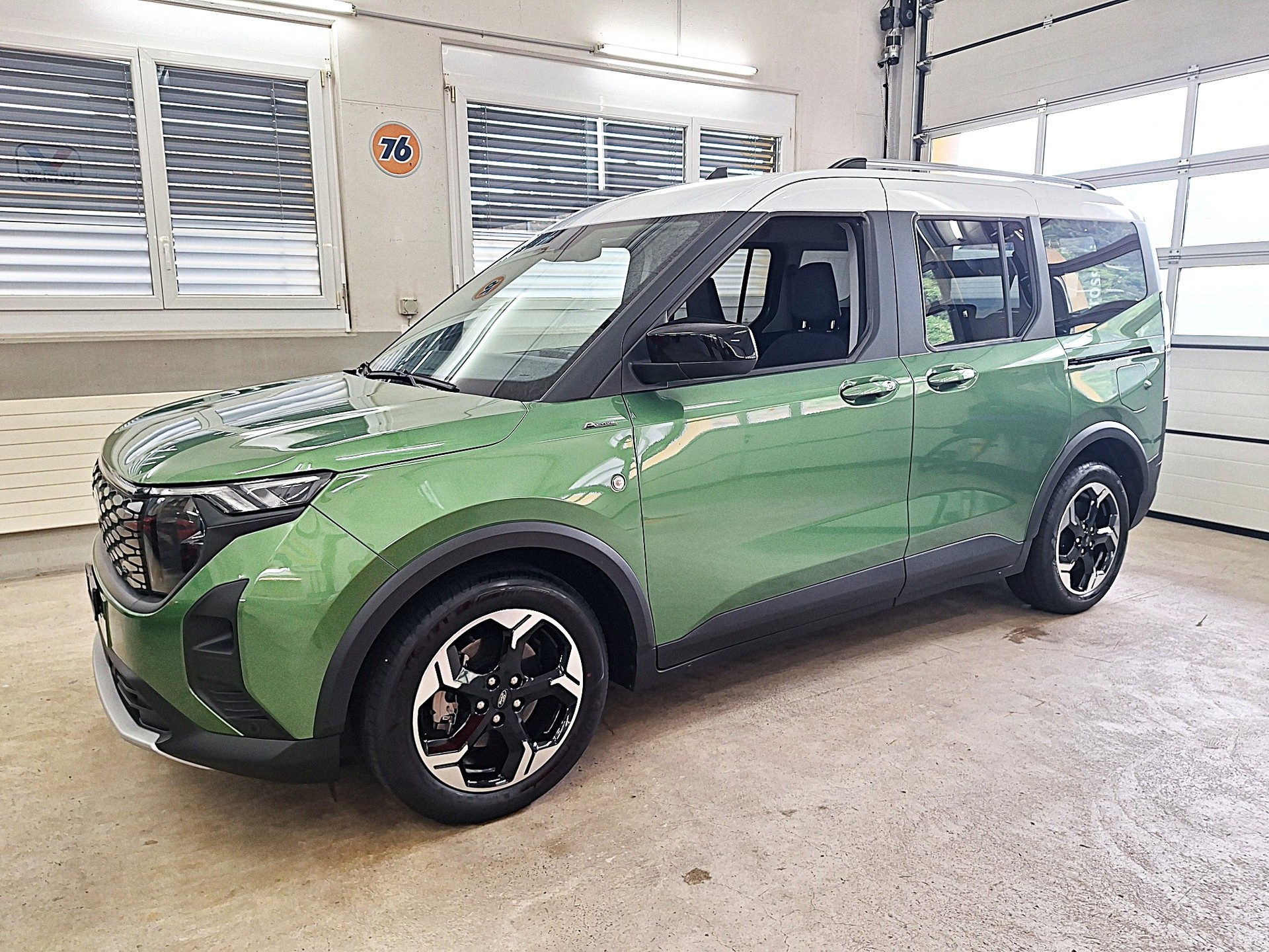 FORD Tourneo Courier Elektro 54kWh Active⚡CH-Auslieferung mit Garantie bis August 2028 / Anhängerkupplung⚡-showroom-element-2