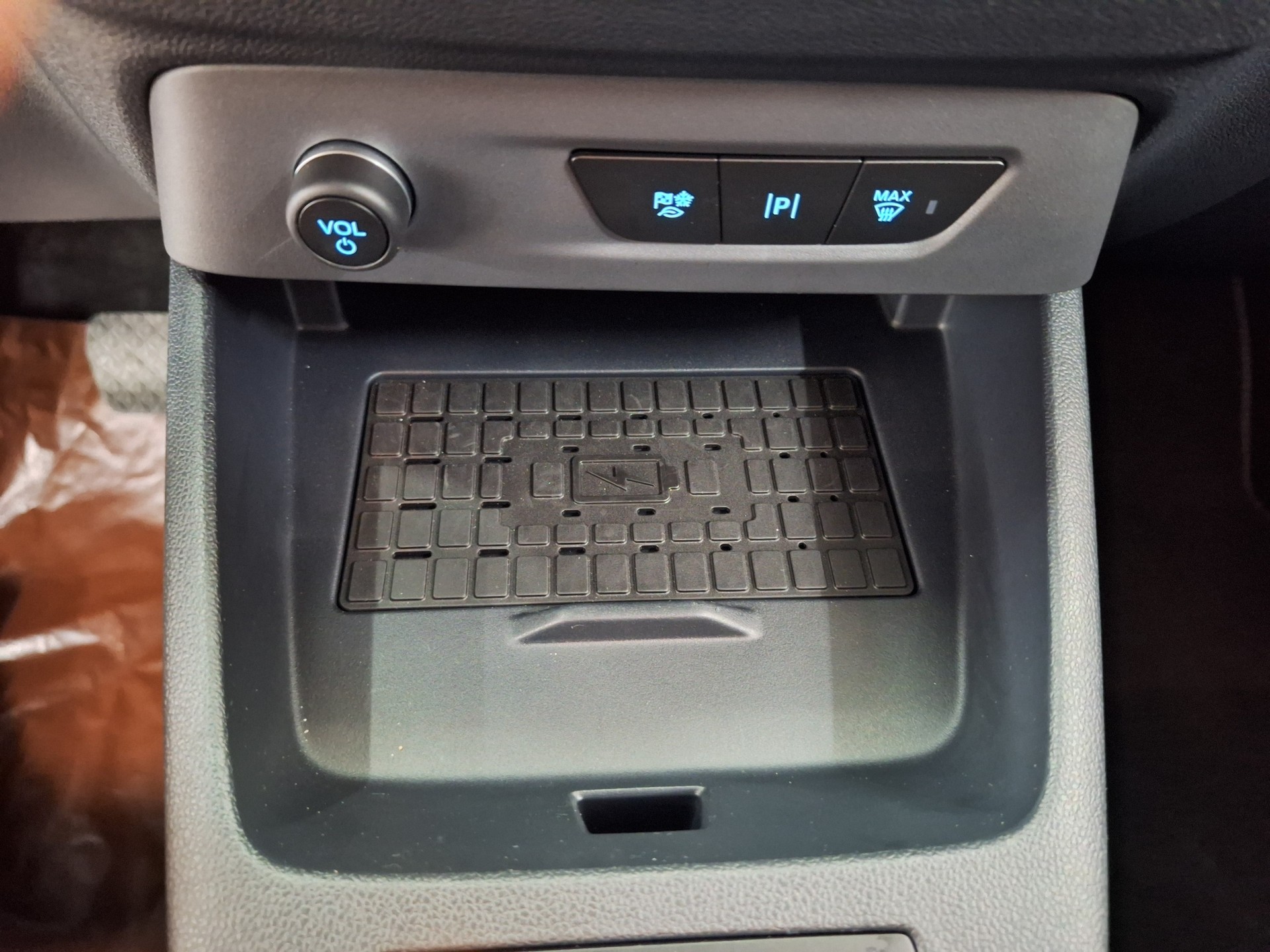 FORD Tourneo Courier Elektro 54kWh Active⚡CH-Auslieferung mit Garantie bis August 2028 / Anhängerkupplung⚡-image-21