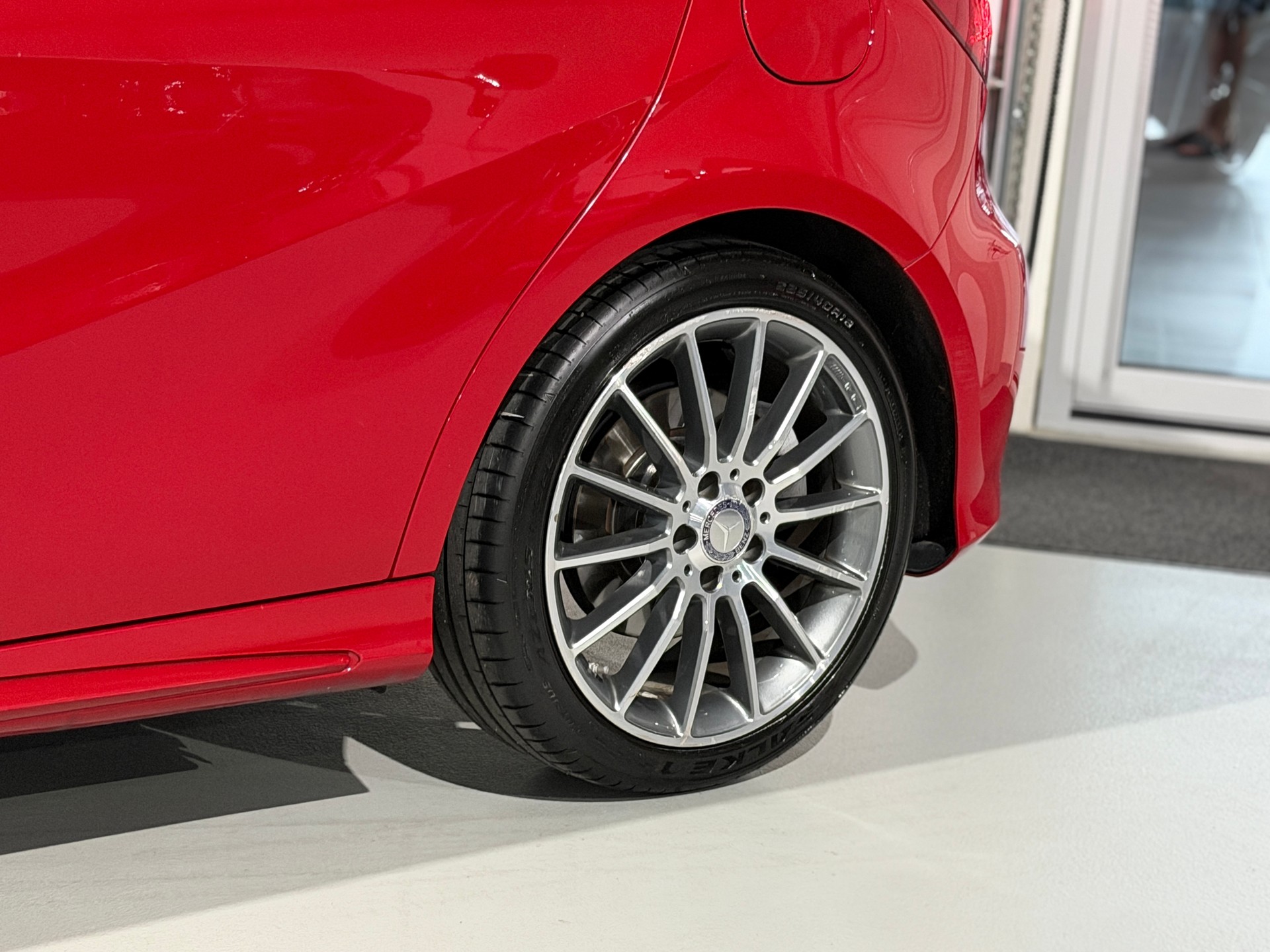MERCEDES-BENZ A 250 AMG Line 4Matic 7G-DCT (CH)-image-5