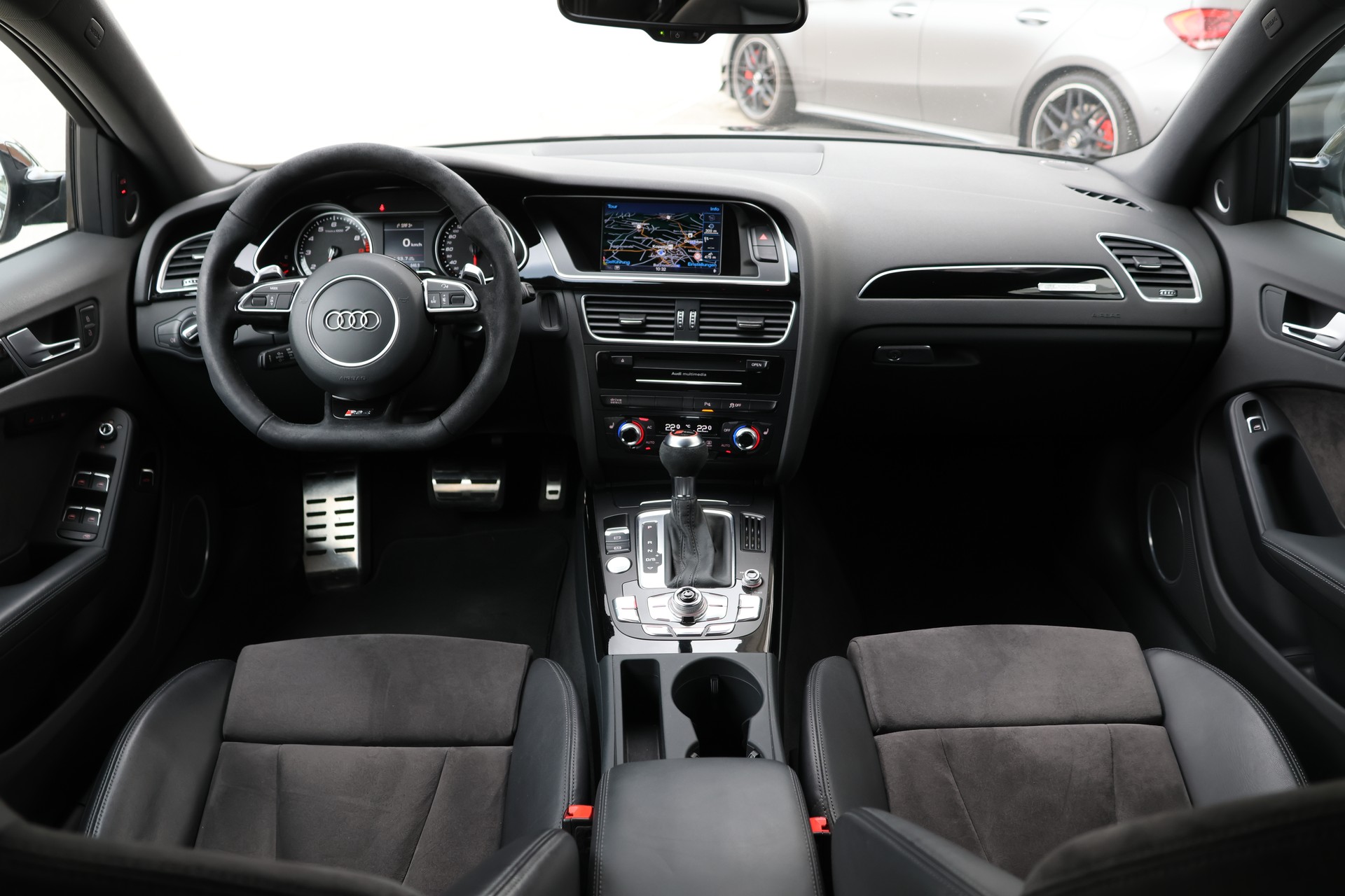 AUDI RS4 Avant 4.2 FSI V8 quattro S-tronic (CH) *1.Hand*-image-15